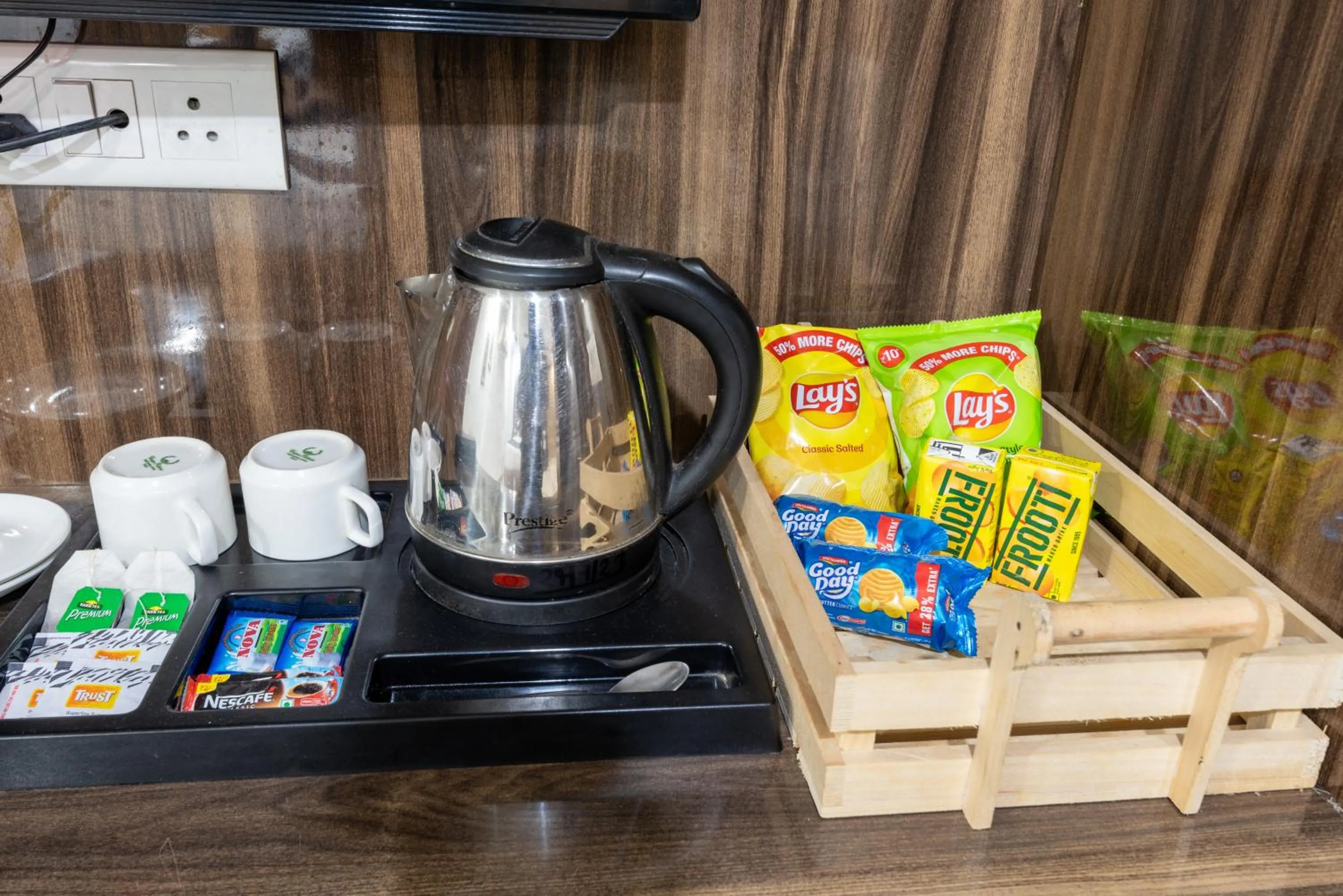 Coffee/tea facilities in Hotel Royal Inn igi