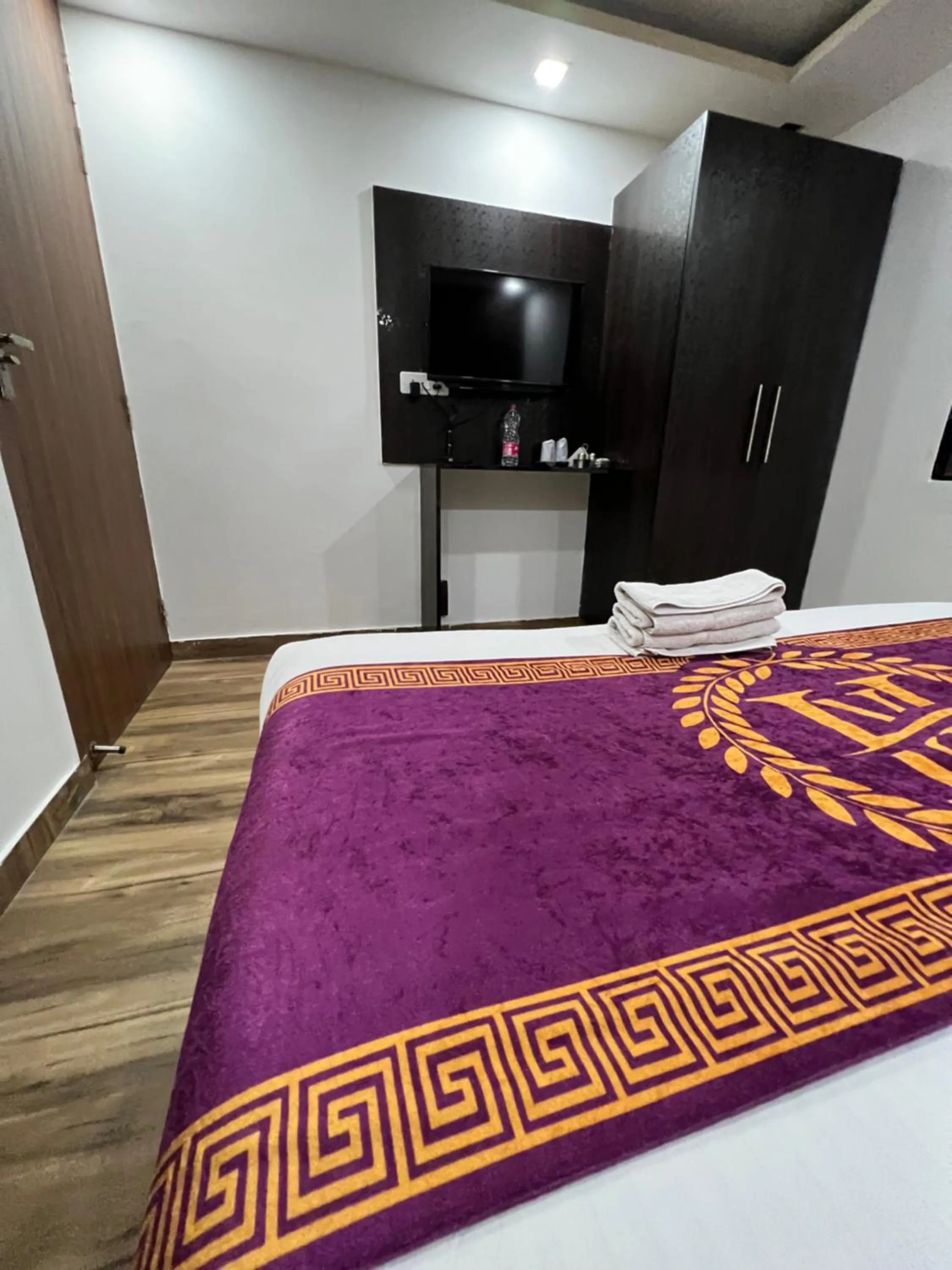 Bed in Hotel Royal Inn igi