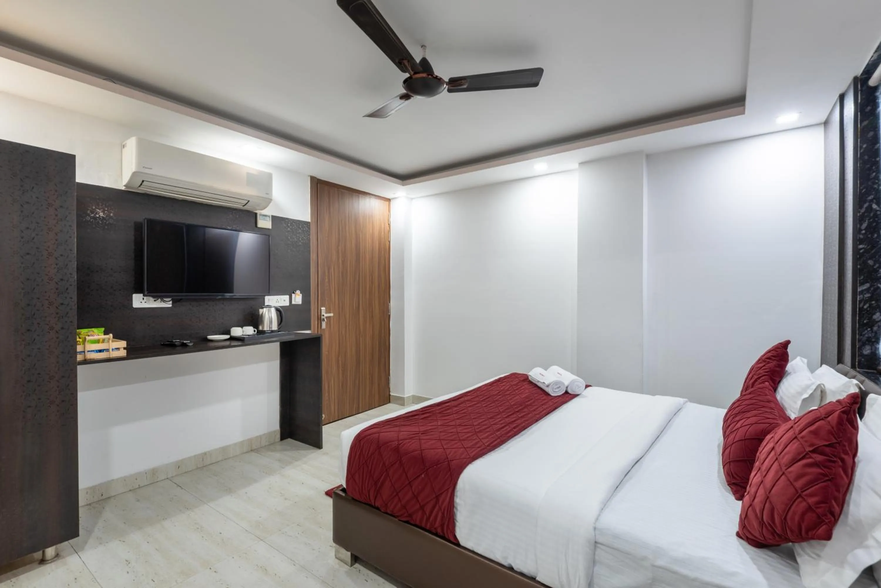 Bed in Hotel Royal Inn igi