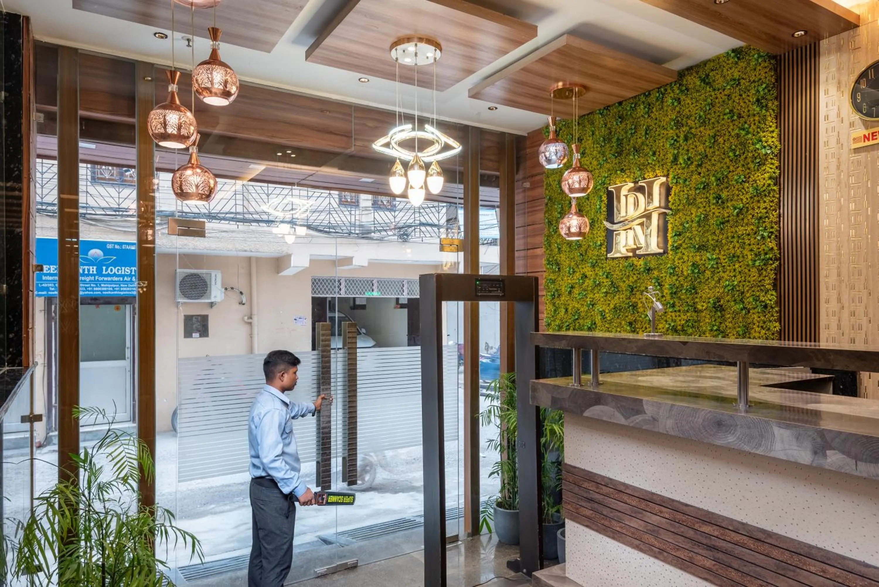 People in Hotel Royal Inn igi