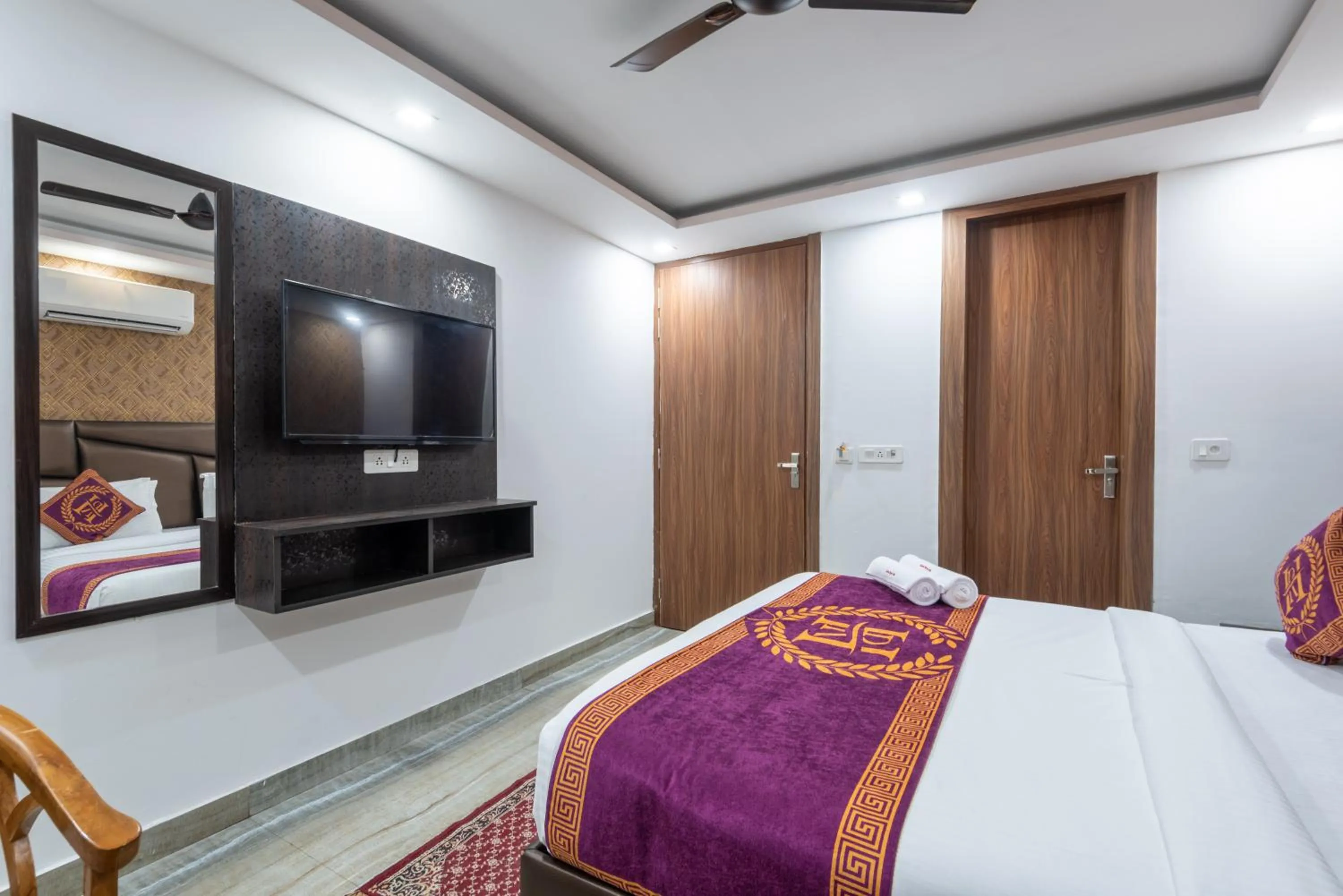 Bedroom, Bed in Hotel Royal Inn igi