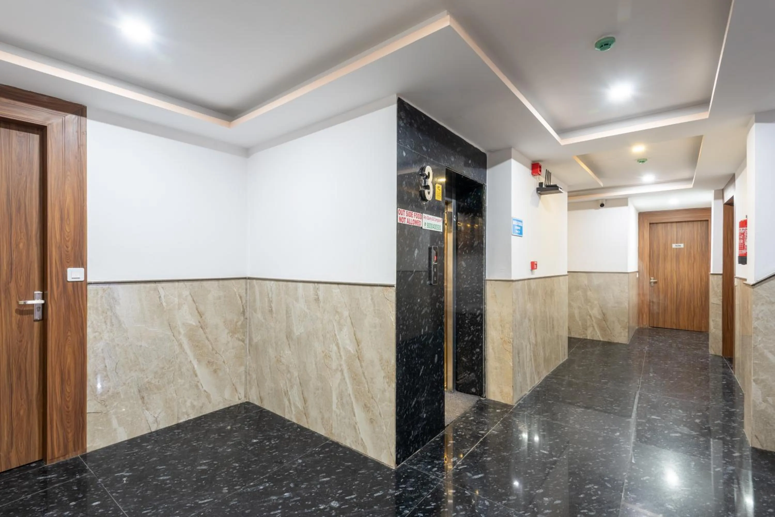 elevator in Hotel Royal Inn igi