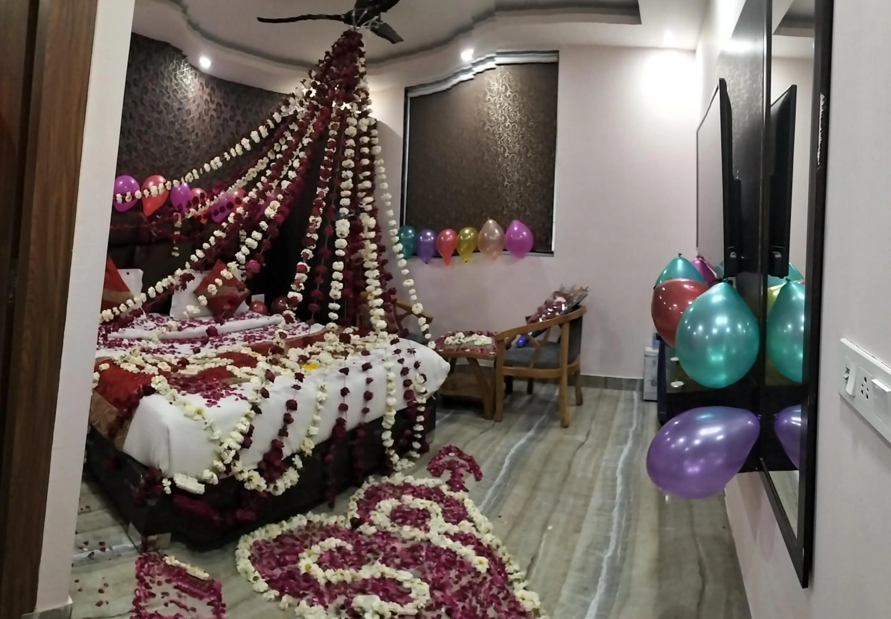 Bed in Hotel Royal Inn igi