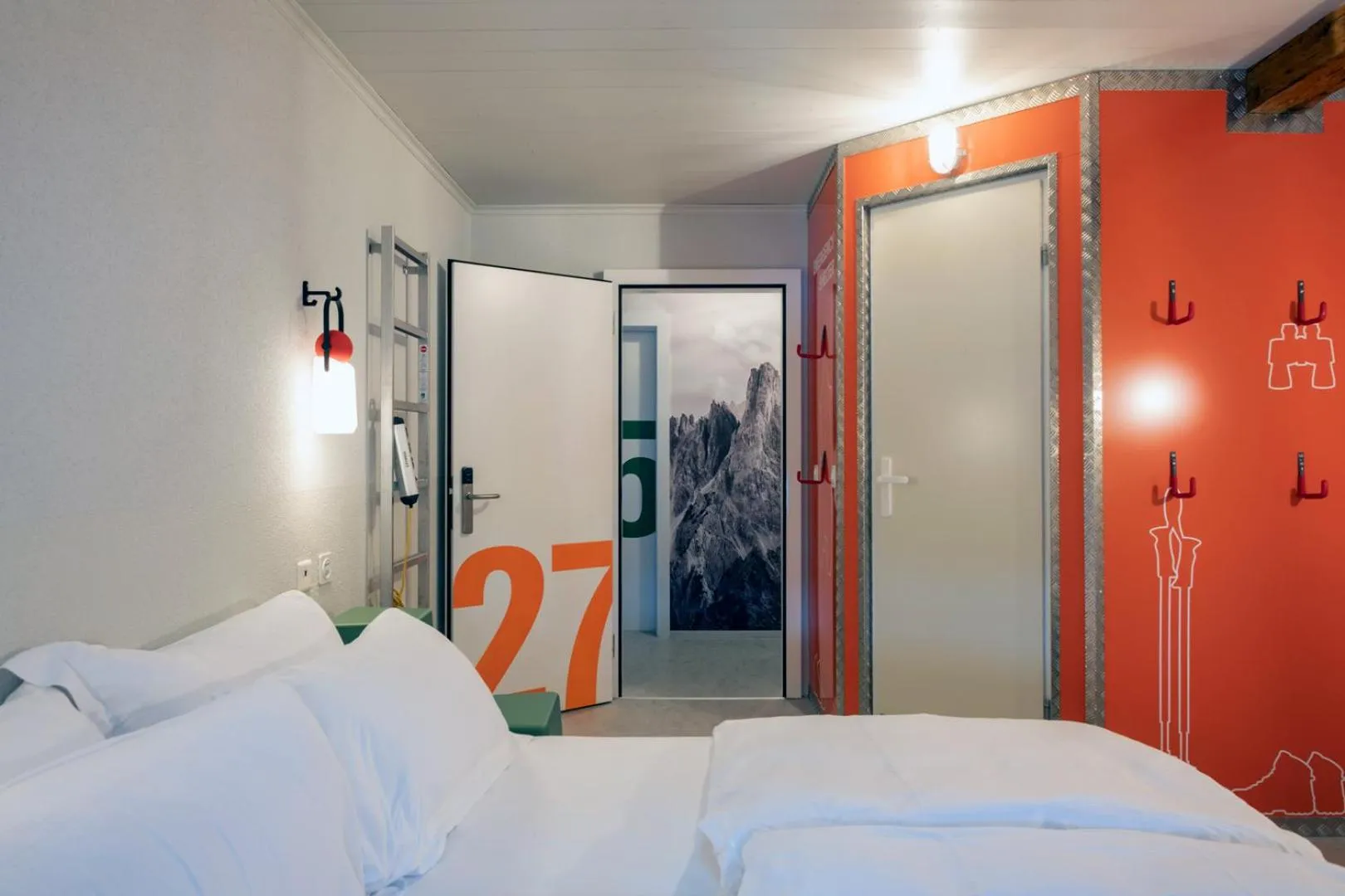 Photo of the whole room in Peanut Mountain Lodge & Le Communal