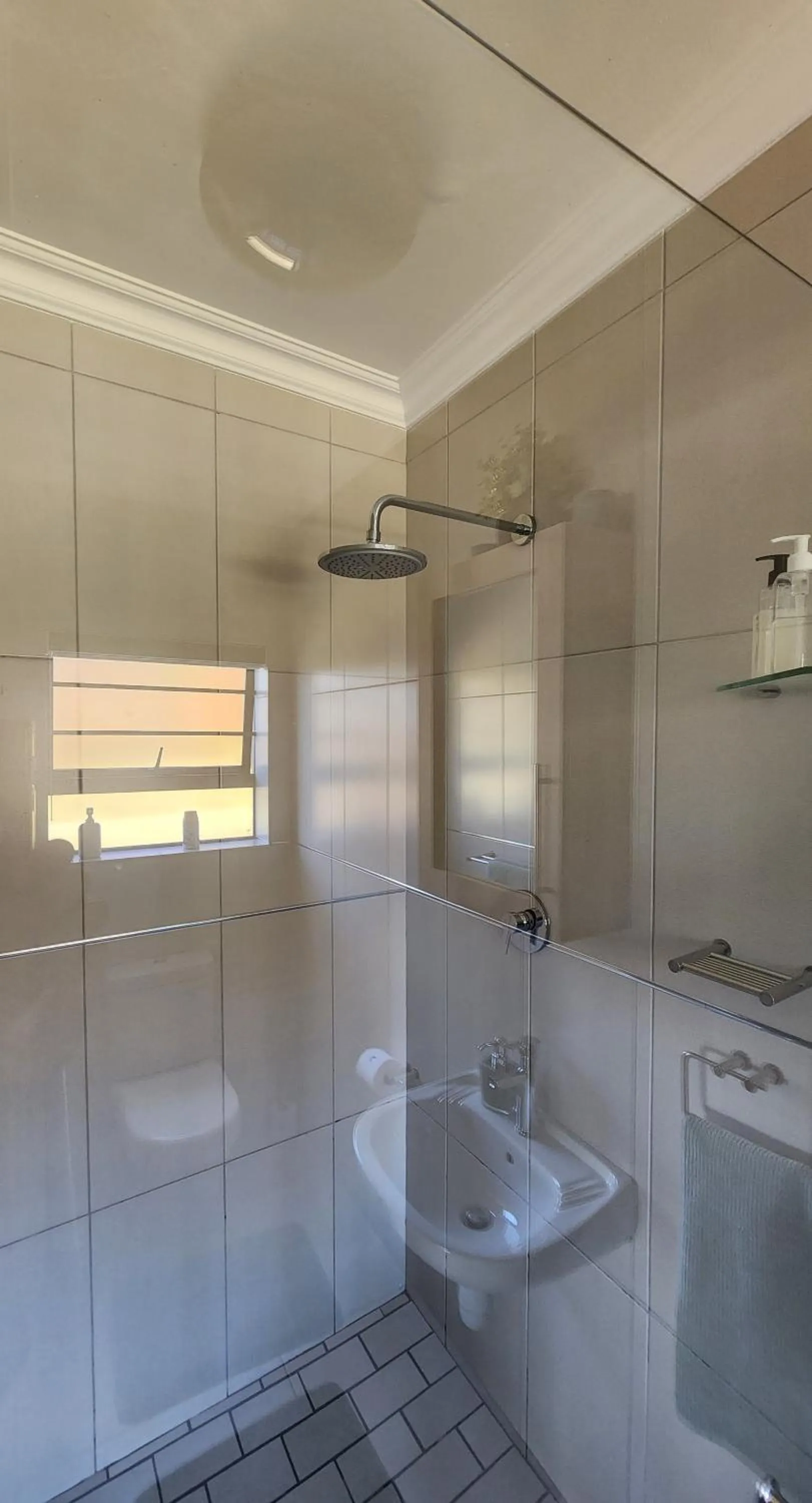 Shower in 25 On Rooiels