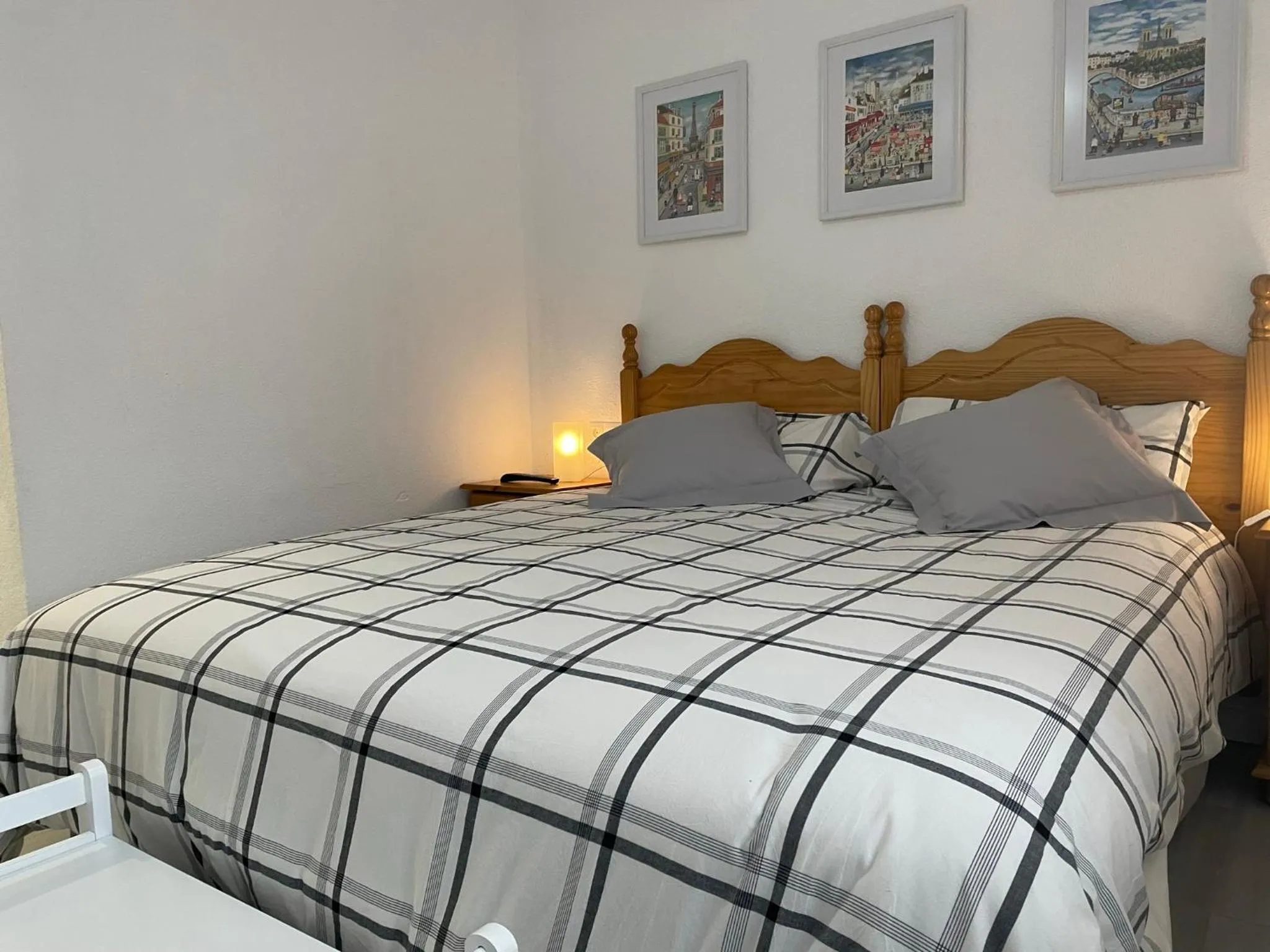 Photo of the whole room, Bed in Hervas Centro Apartamento IDEAL FAMILIAS 6 adultos y 2 niños-