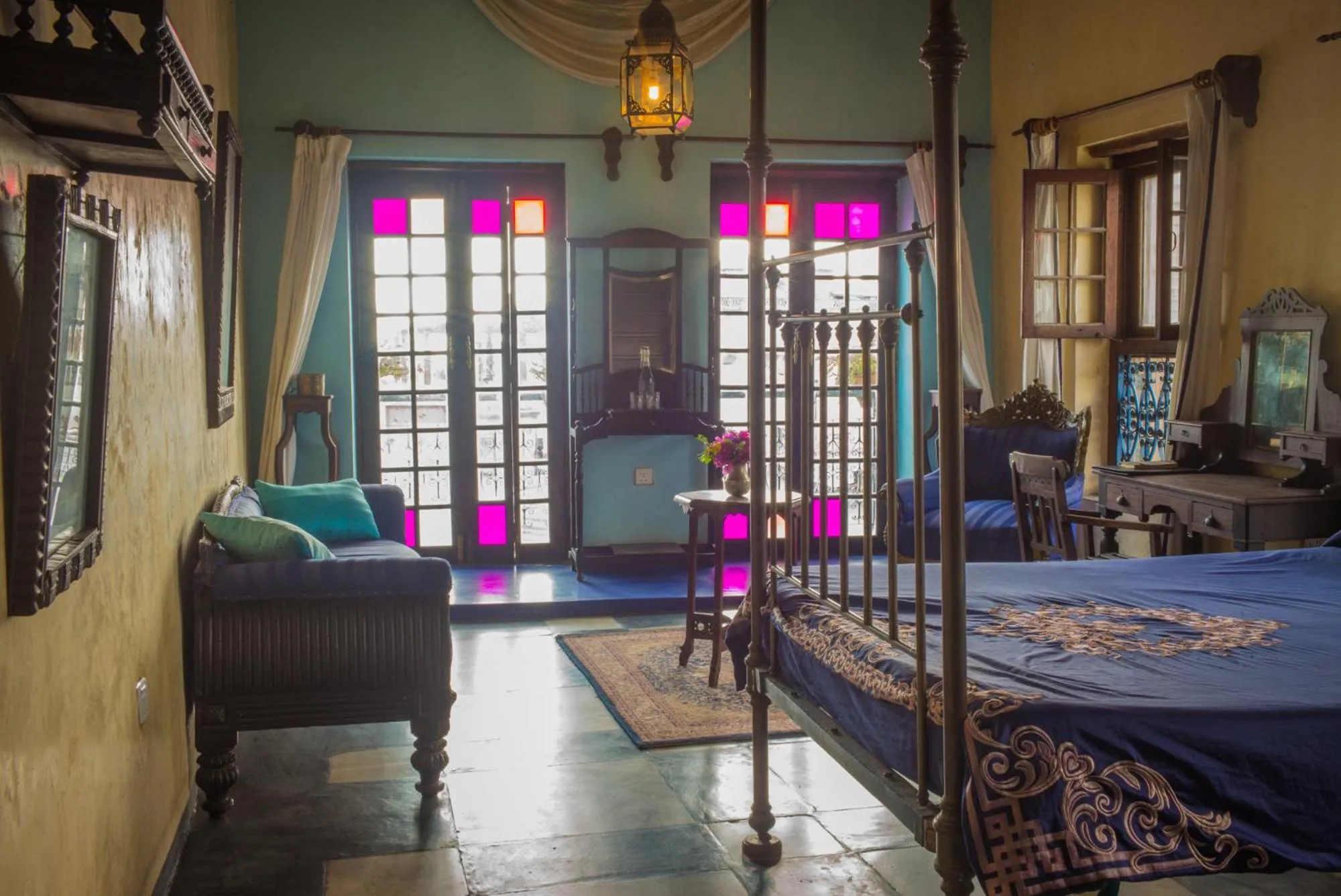 Seating area, Bed in Emerson on Hurumzi