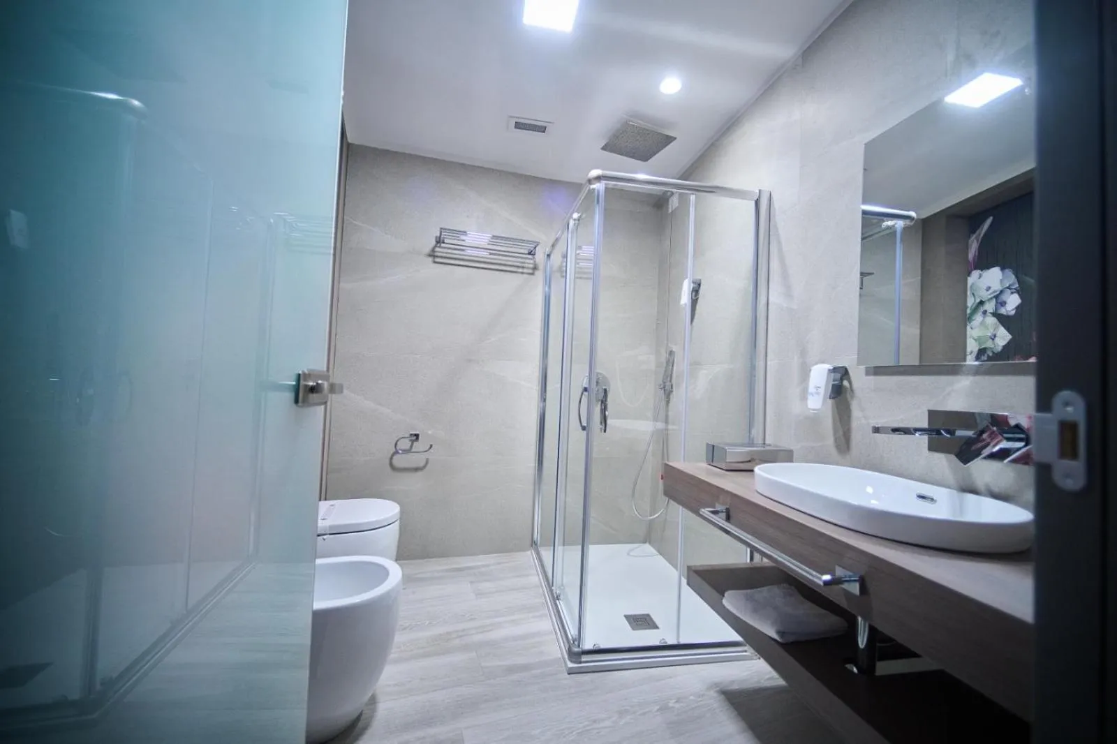 Shower in PARK HOTEL LE DUNE DI GIOVINO