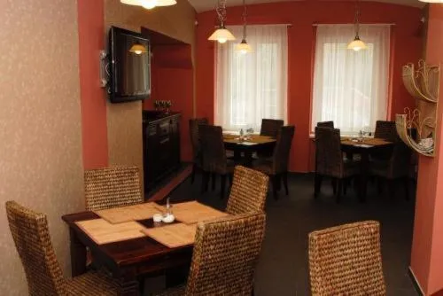 Restaurant/places to eat in Almond