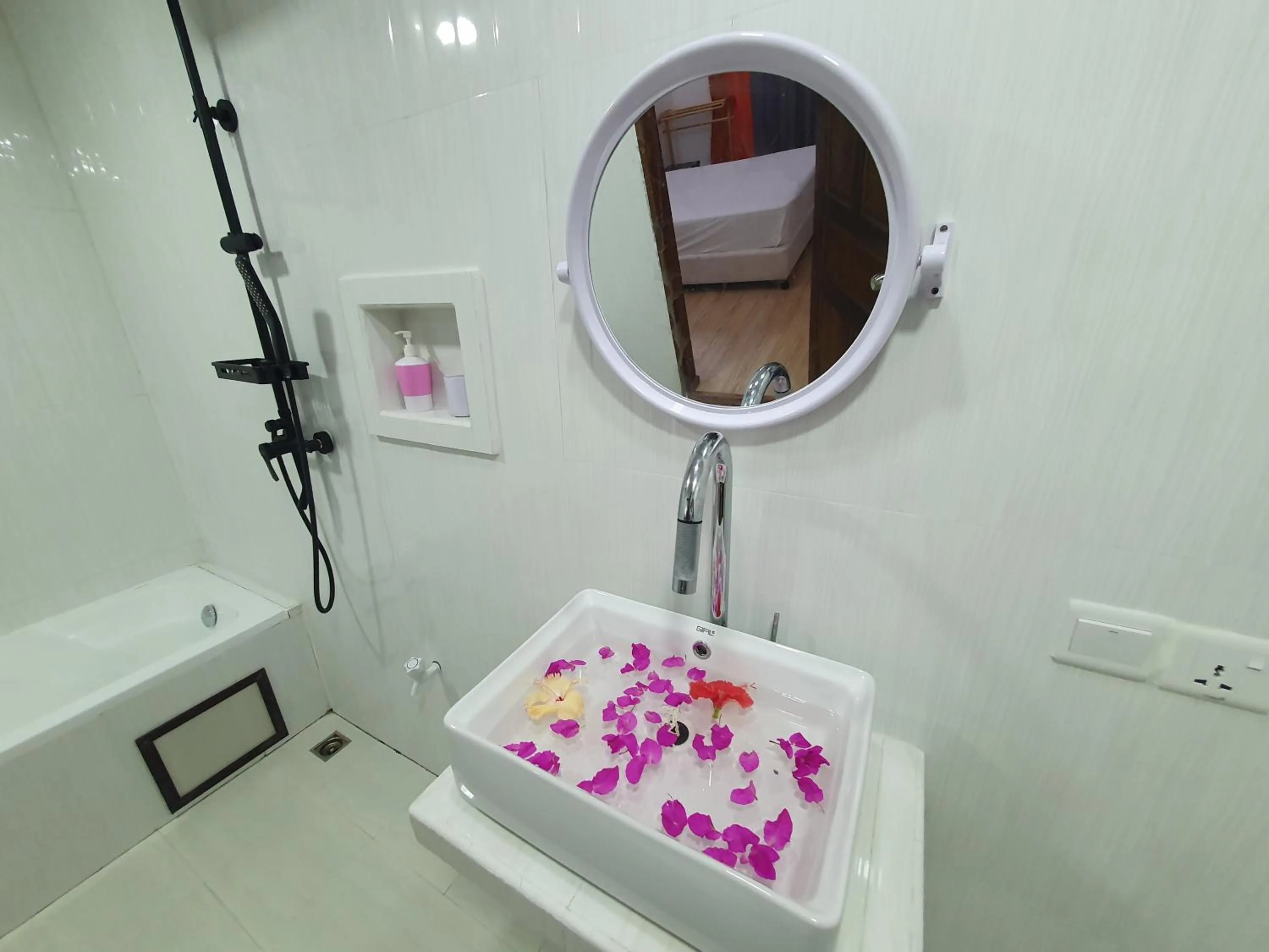 Deluxe Room - single occupancy in Rasdu View Inn