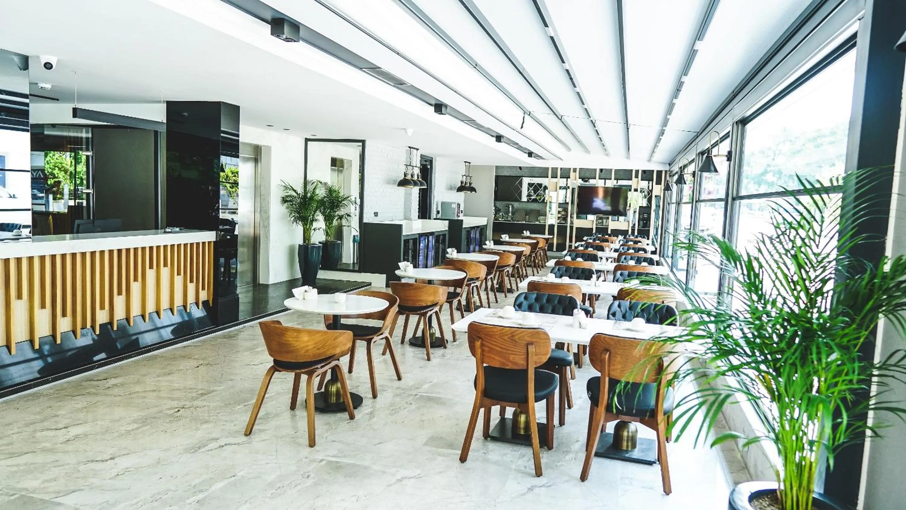 Breakfast in Ni Hotel Lara