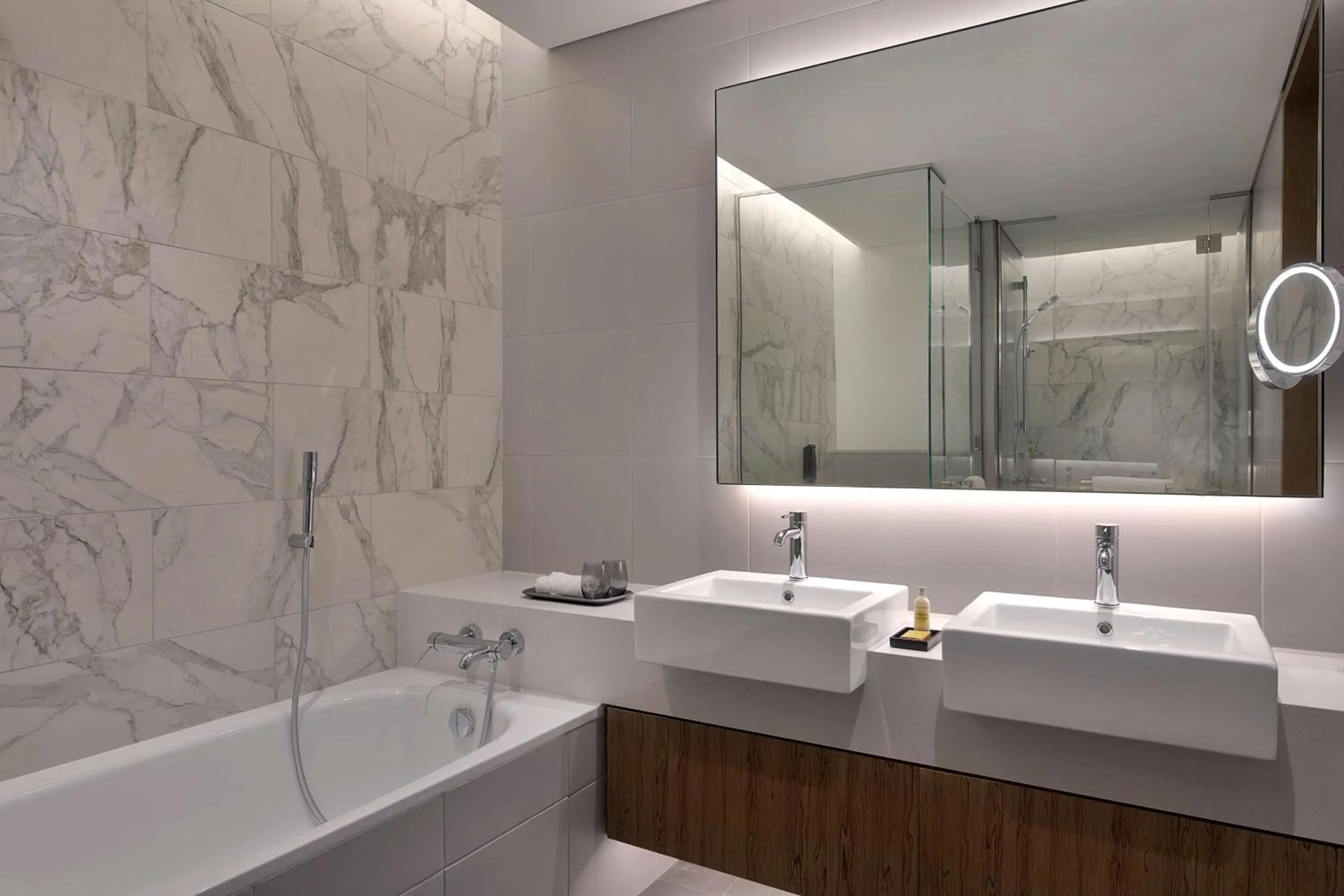 Toilet in Doubletree By Hilton Abu Dhabi Yas Island Residences