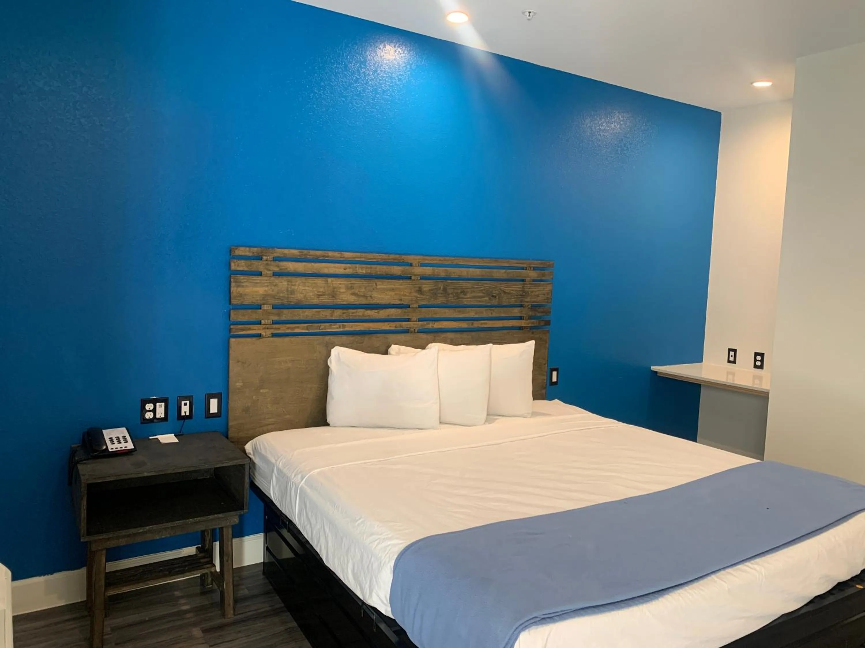 Bed in Signature Inn North Houston District