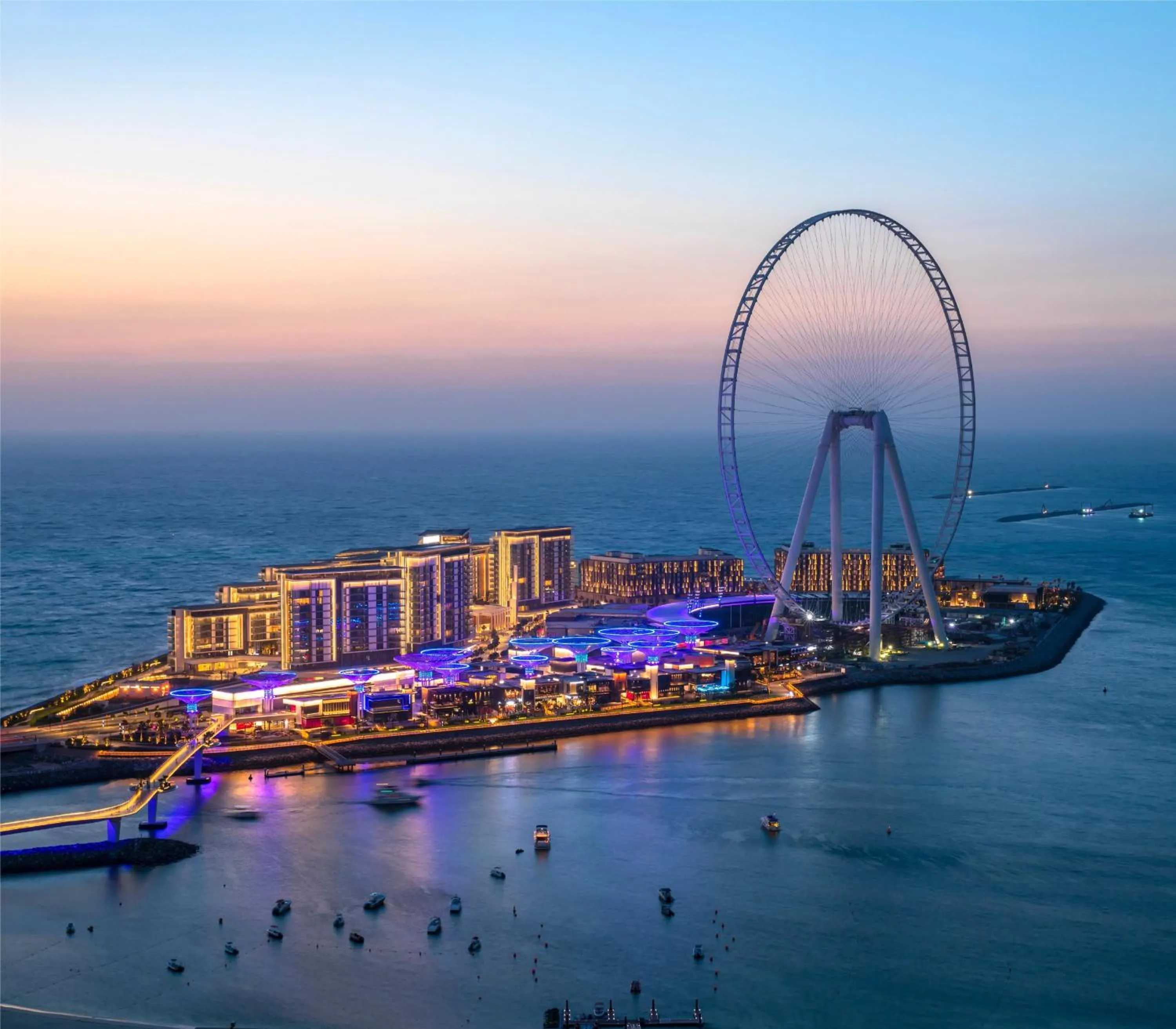 Property building in Hilton Dubai Palm Jumeirah