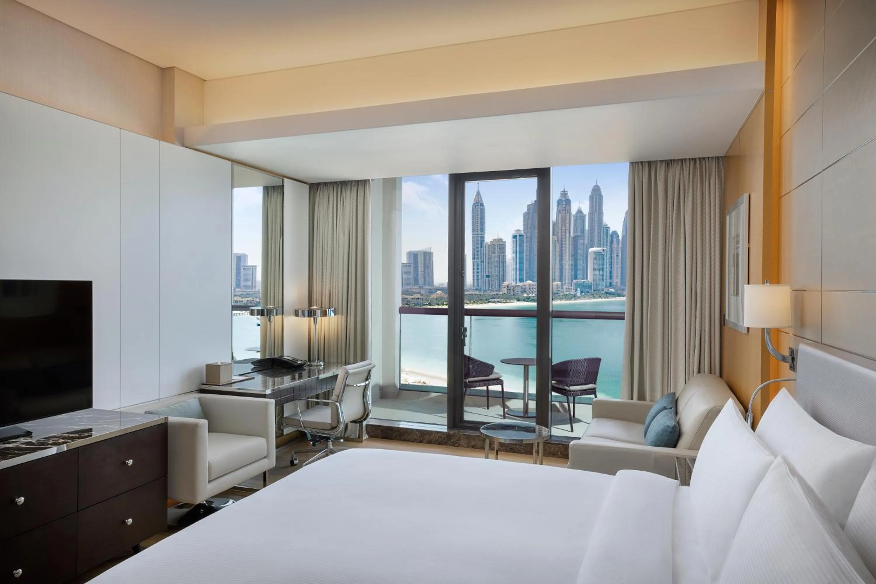 View (from property/room), Bed in Hilton Dubai Palm Jumeirah