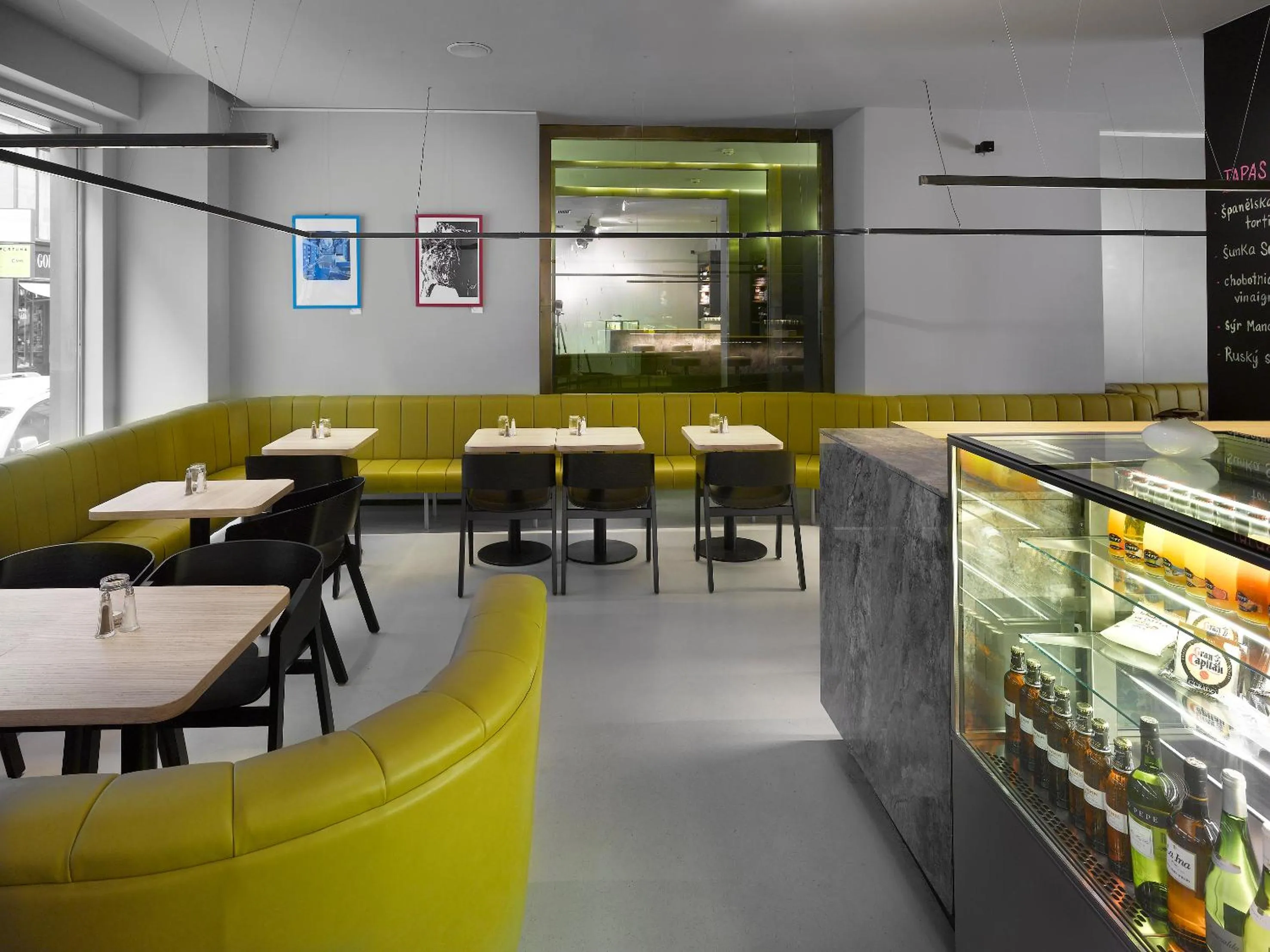 Restaurant/places to eat in The ICON Hotel