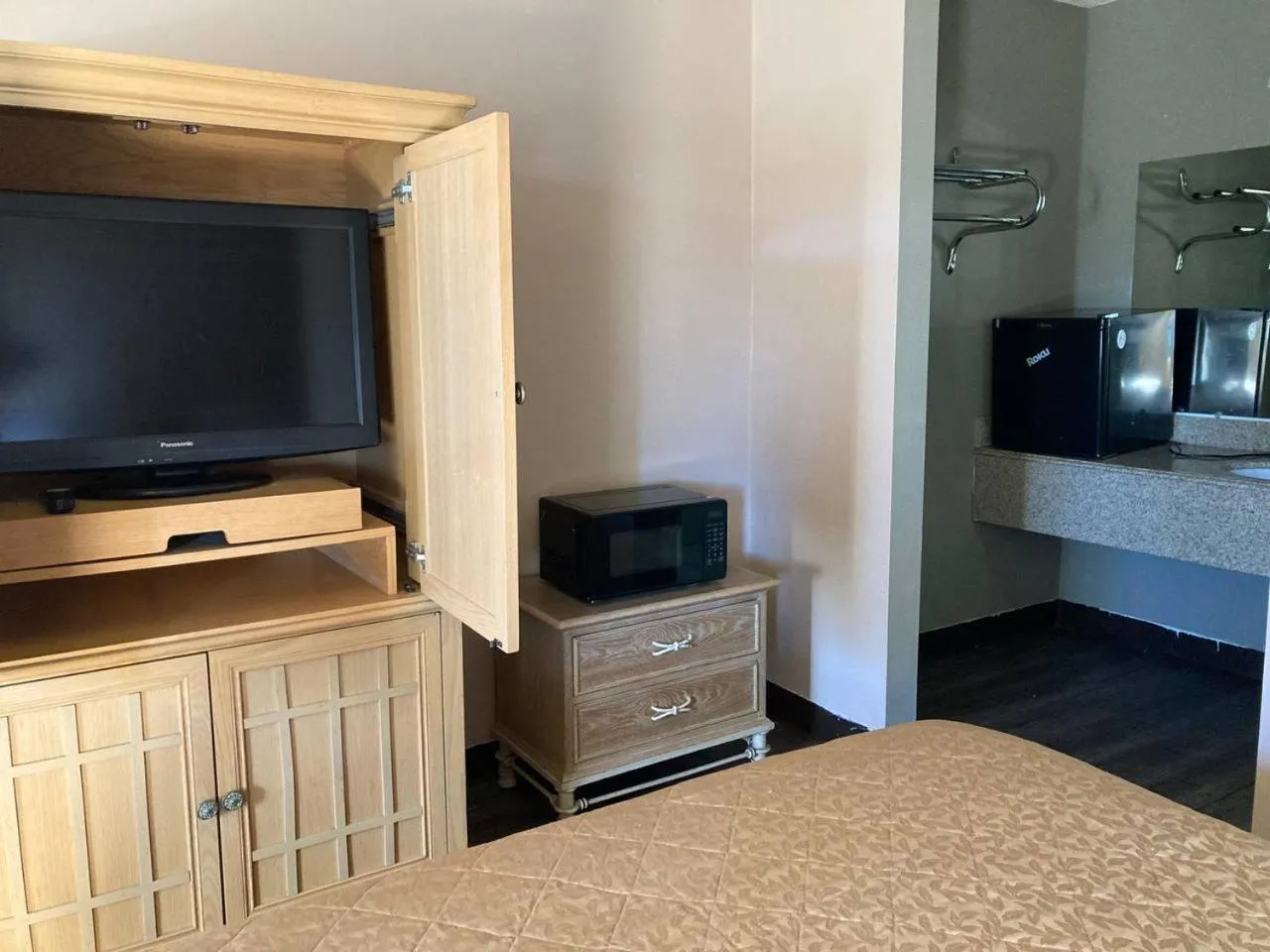 Photo of the whole room in Tree Inn & Suites Albuquerque