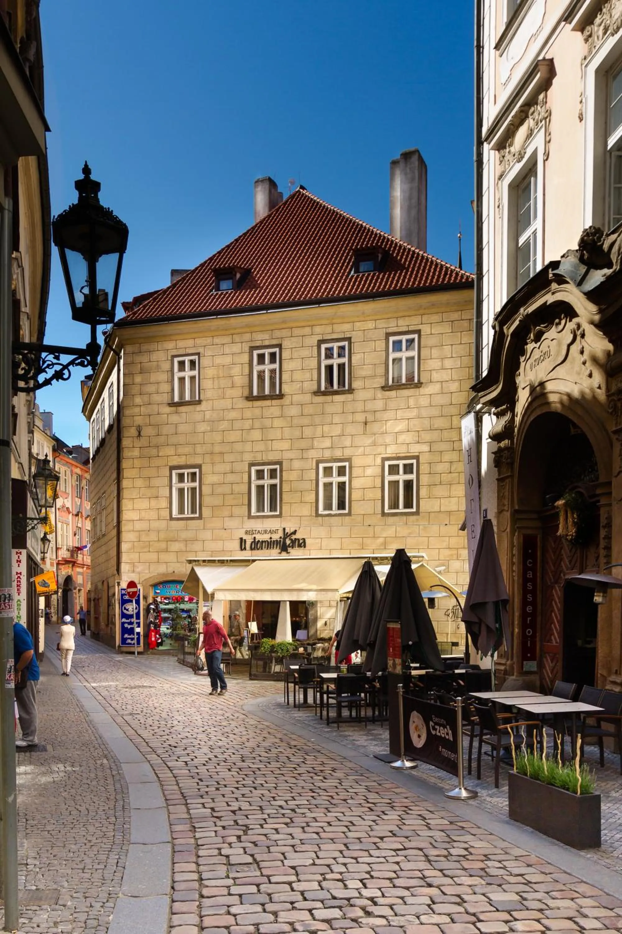 Facade/entrance in The Dominican