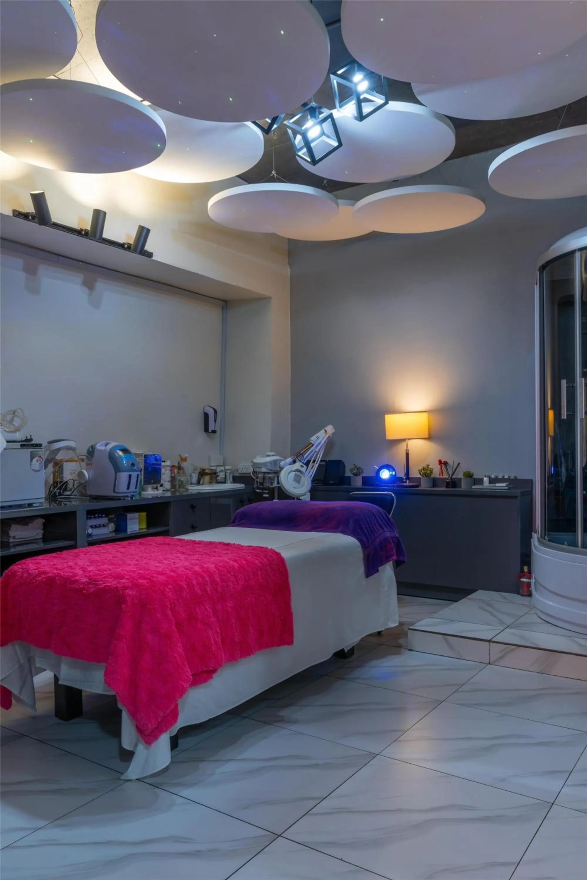 Spa and wellness centre/facilities, Bed in Radisson Blu Anchorage Hotel