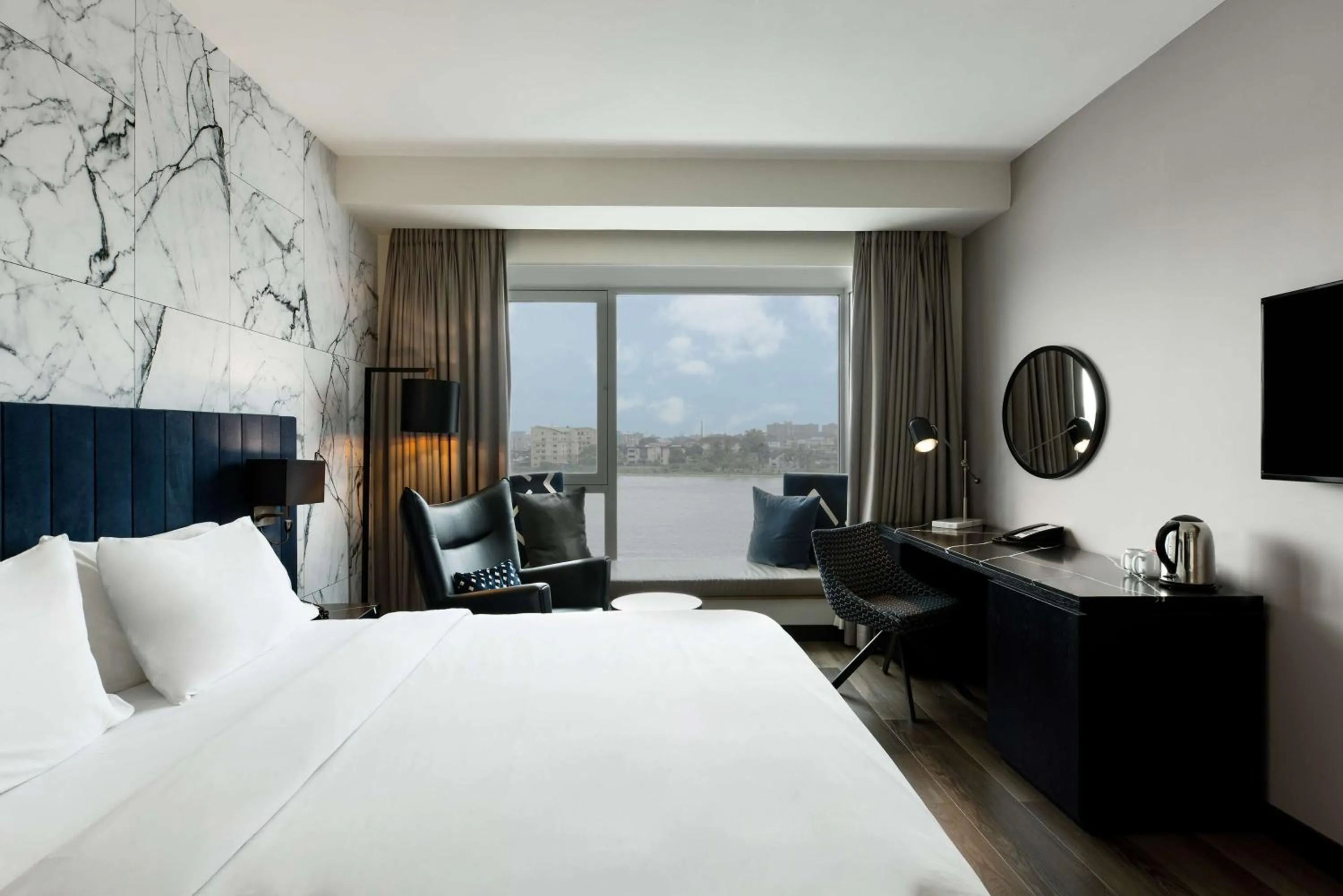 Photo of the whole room, Bed in Radisson Blu Anchorage Hotel