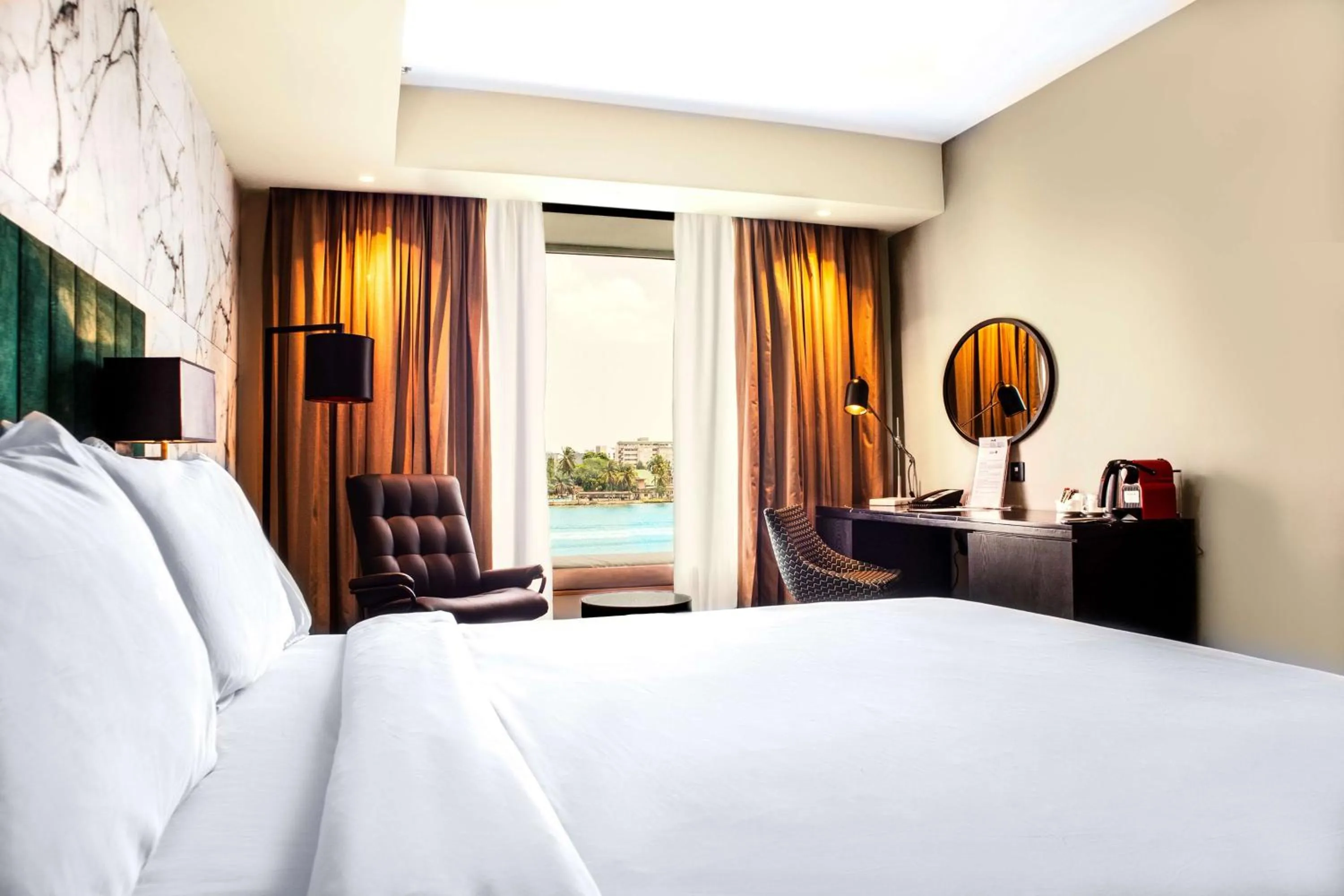 Photo of the whole room, Bed in Radisson Blu Anchorage Hotel