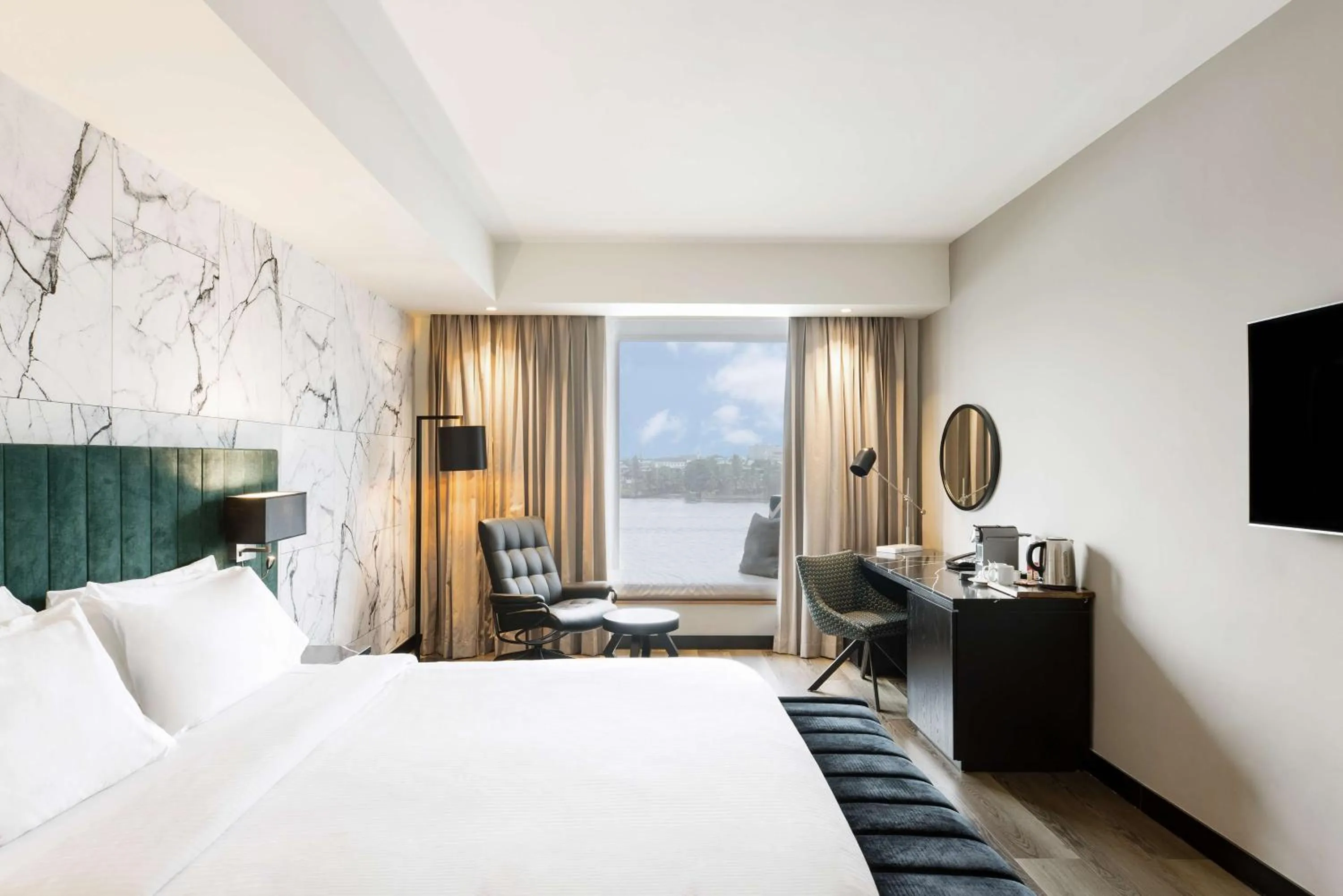 Photo of the whole room, Bed in Radisson Blu Anchorage Hotel