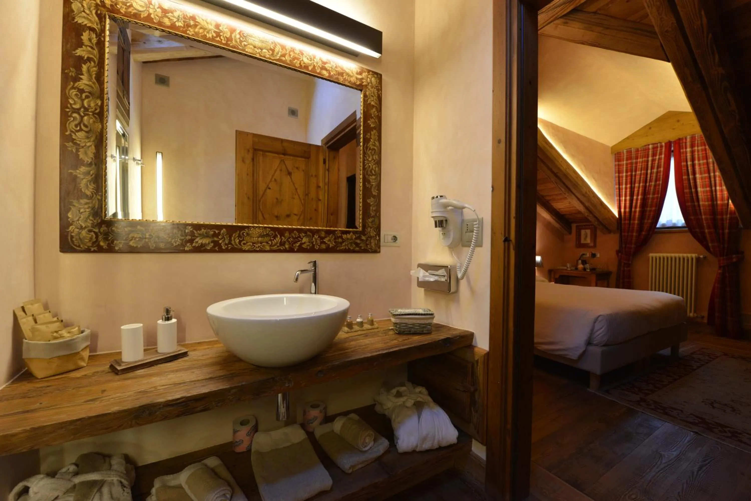 Photo of the whole room in Le Reve Charmant