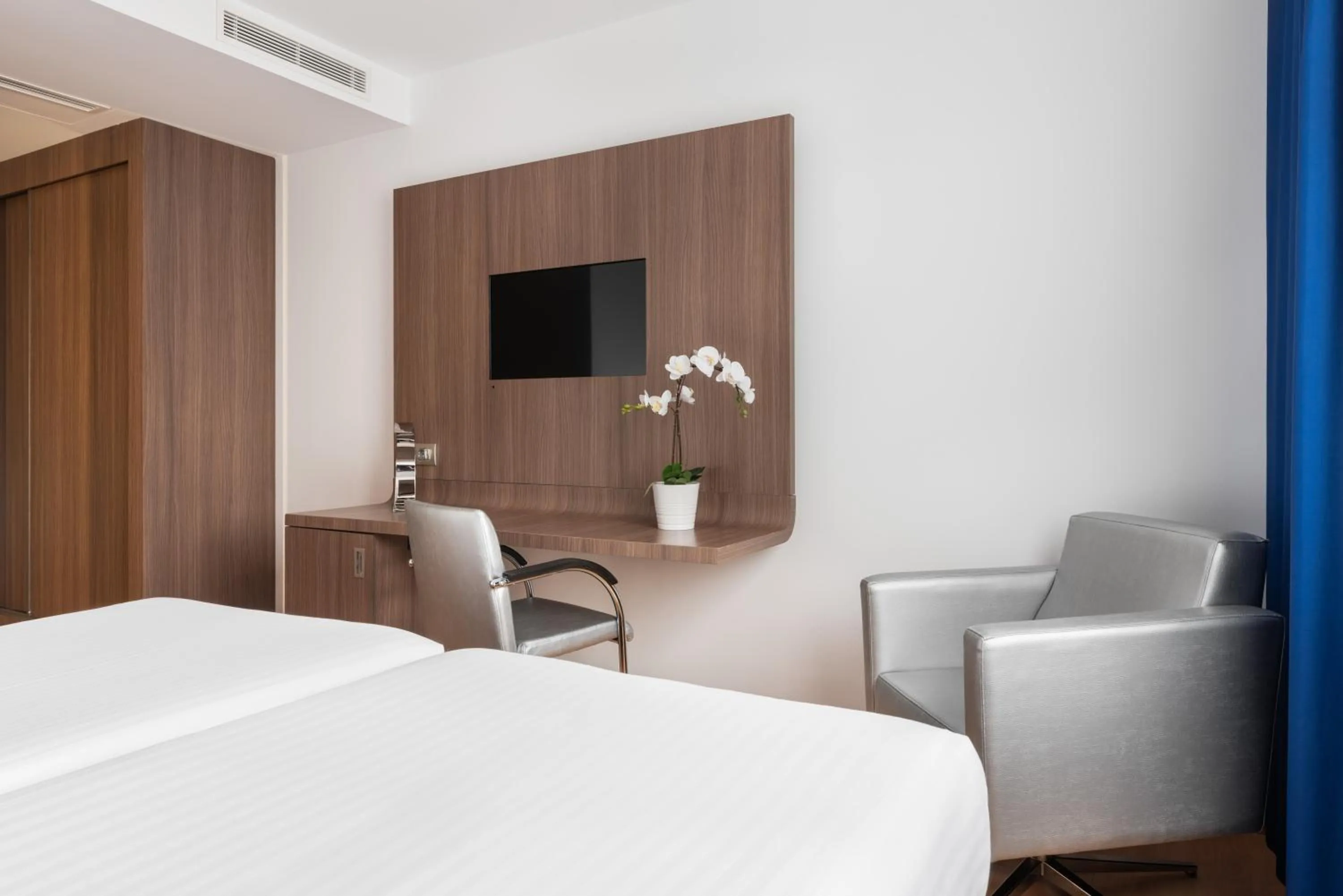 TV and multimedia, Bed in Eurostars Blue Coruña