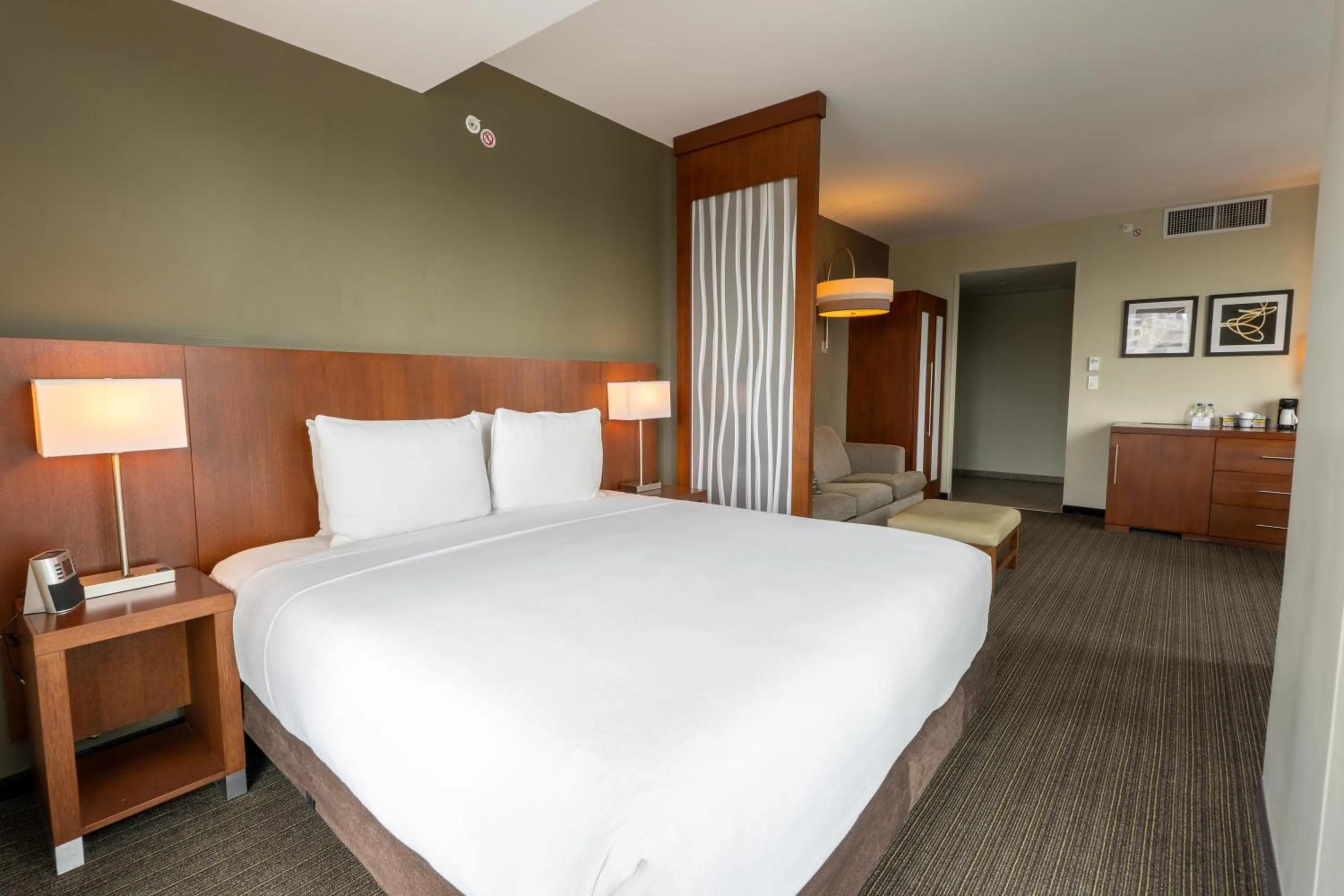 Bed in MARINN PLACE Financial District