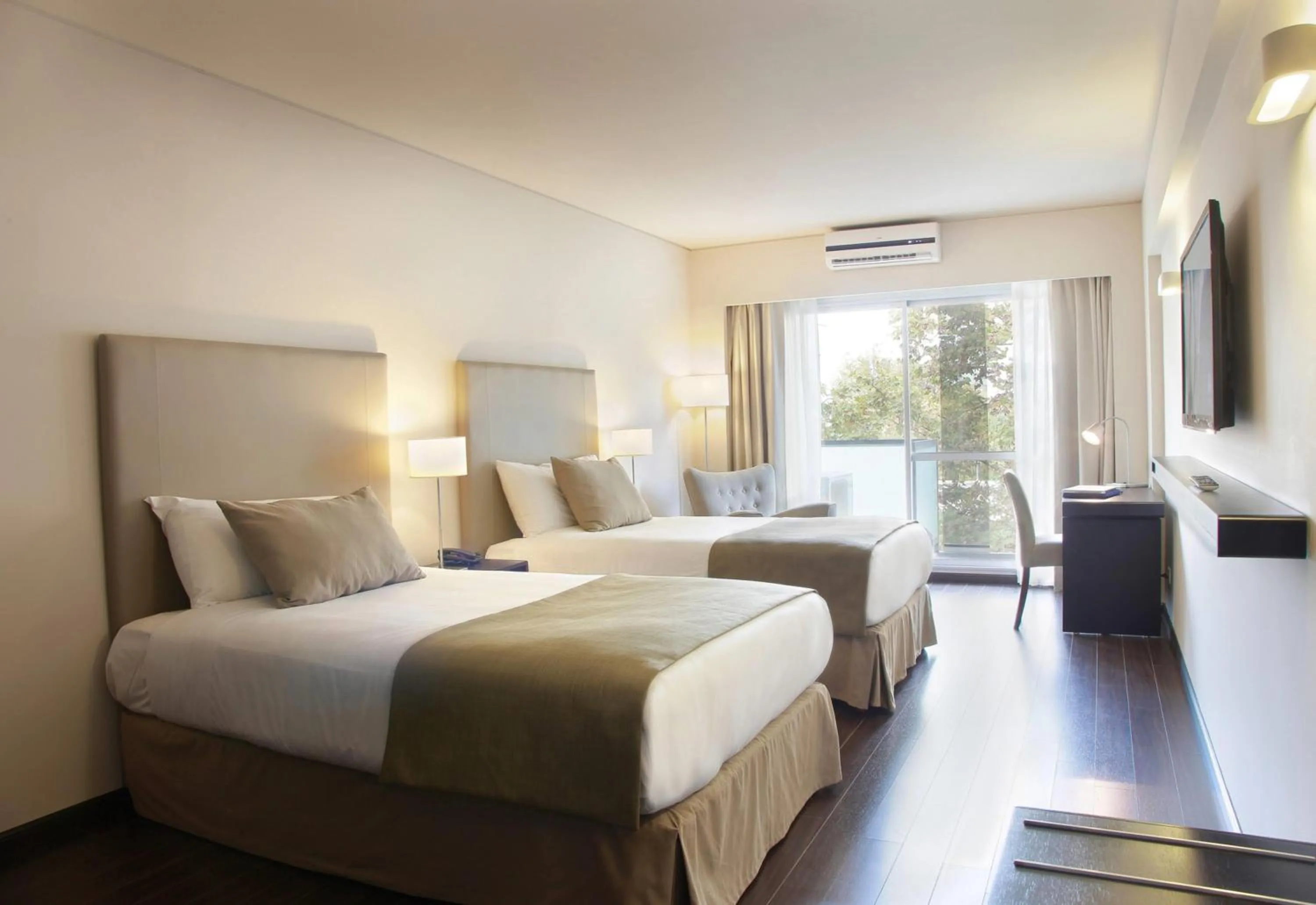 Photo of the whole room, Bed in Dazzler by Wyndham Buenos Aires Palermo