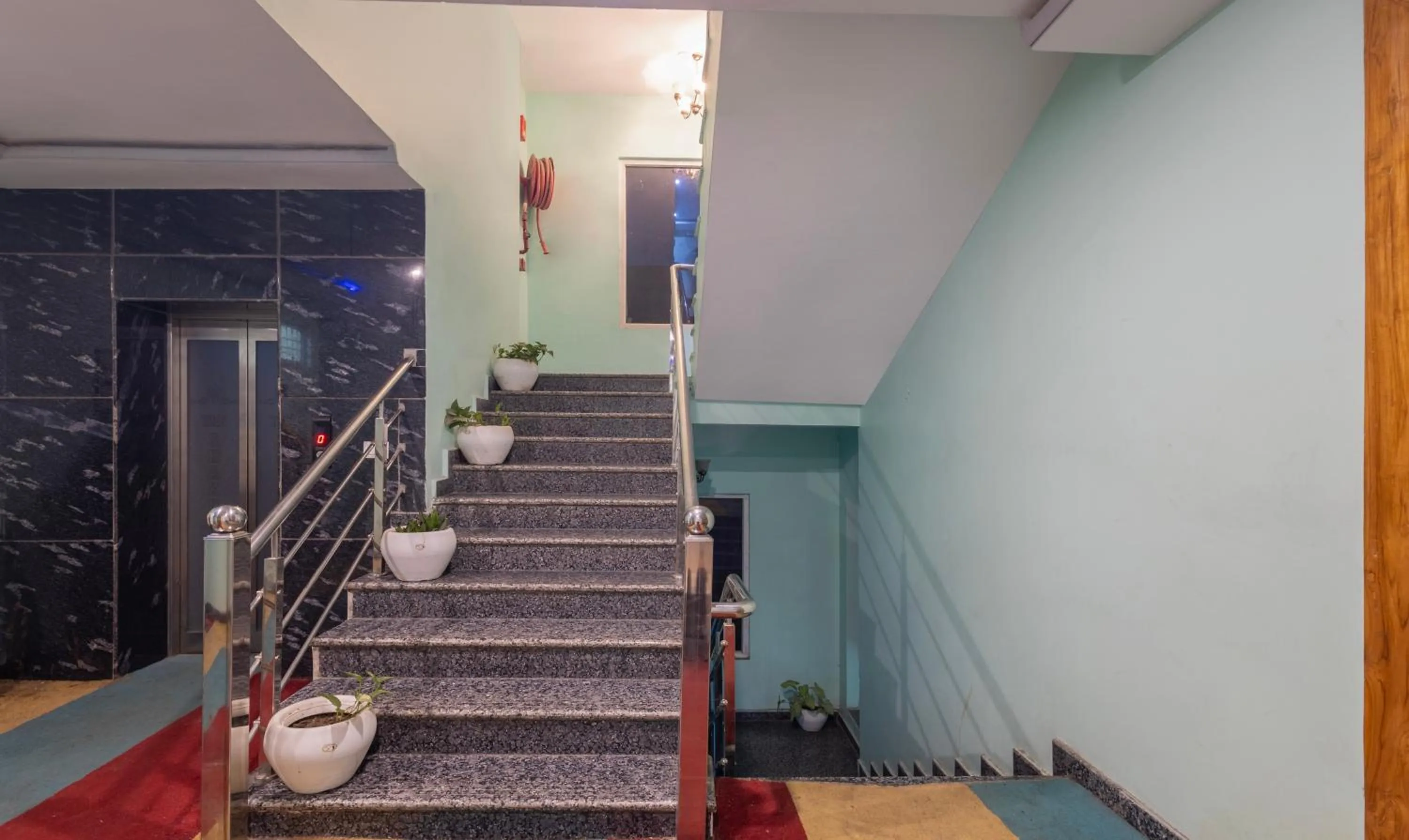 Lobby or reception in Treebo Shakuntalam, Near Lucknow Airport