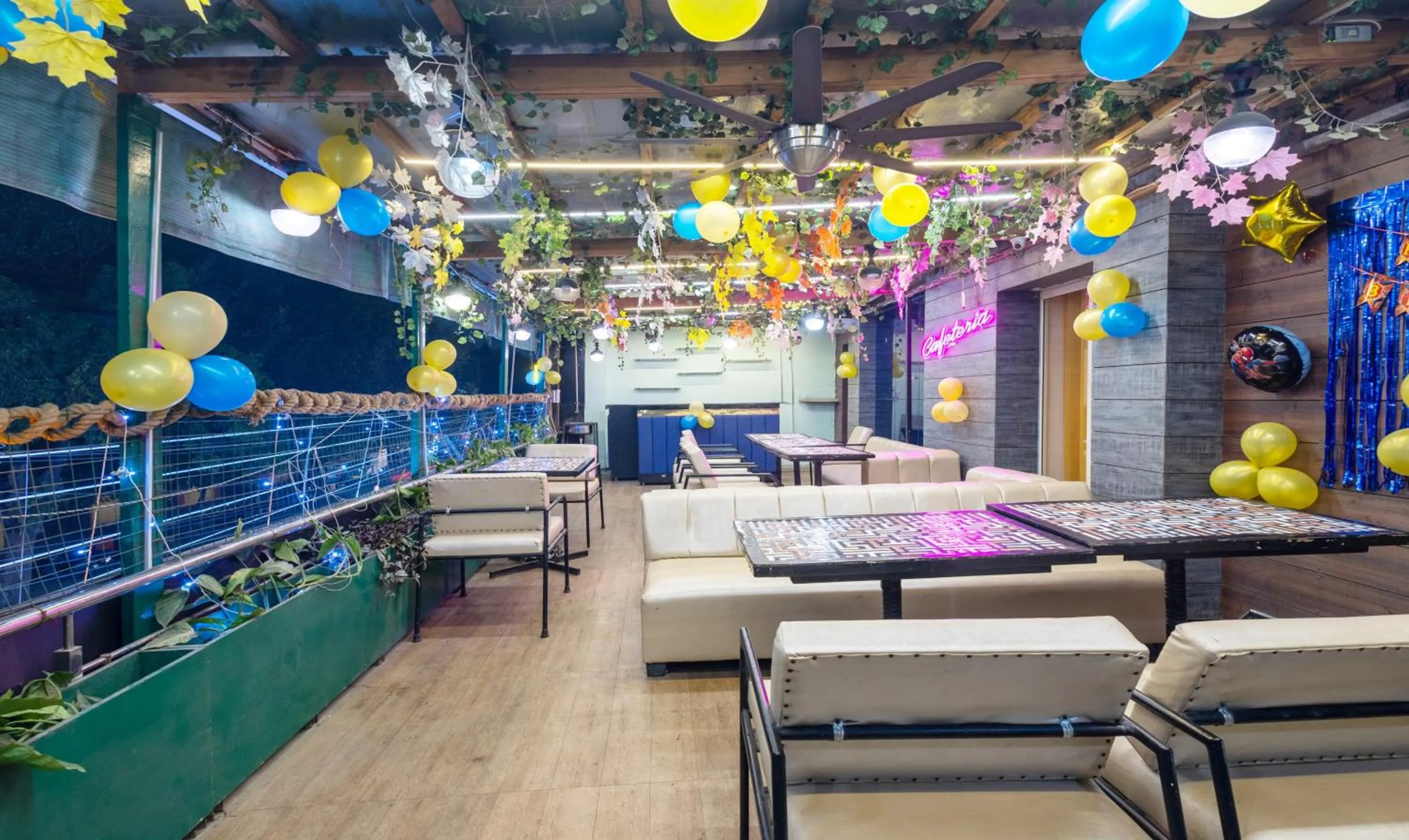 Restaurant/places to eat in Treebo Shakuntalam, Near Lucknow Airport