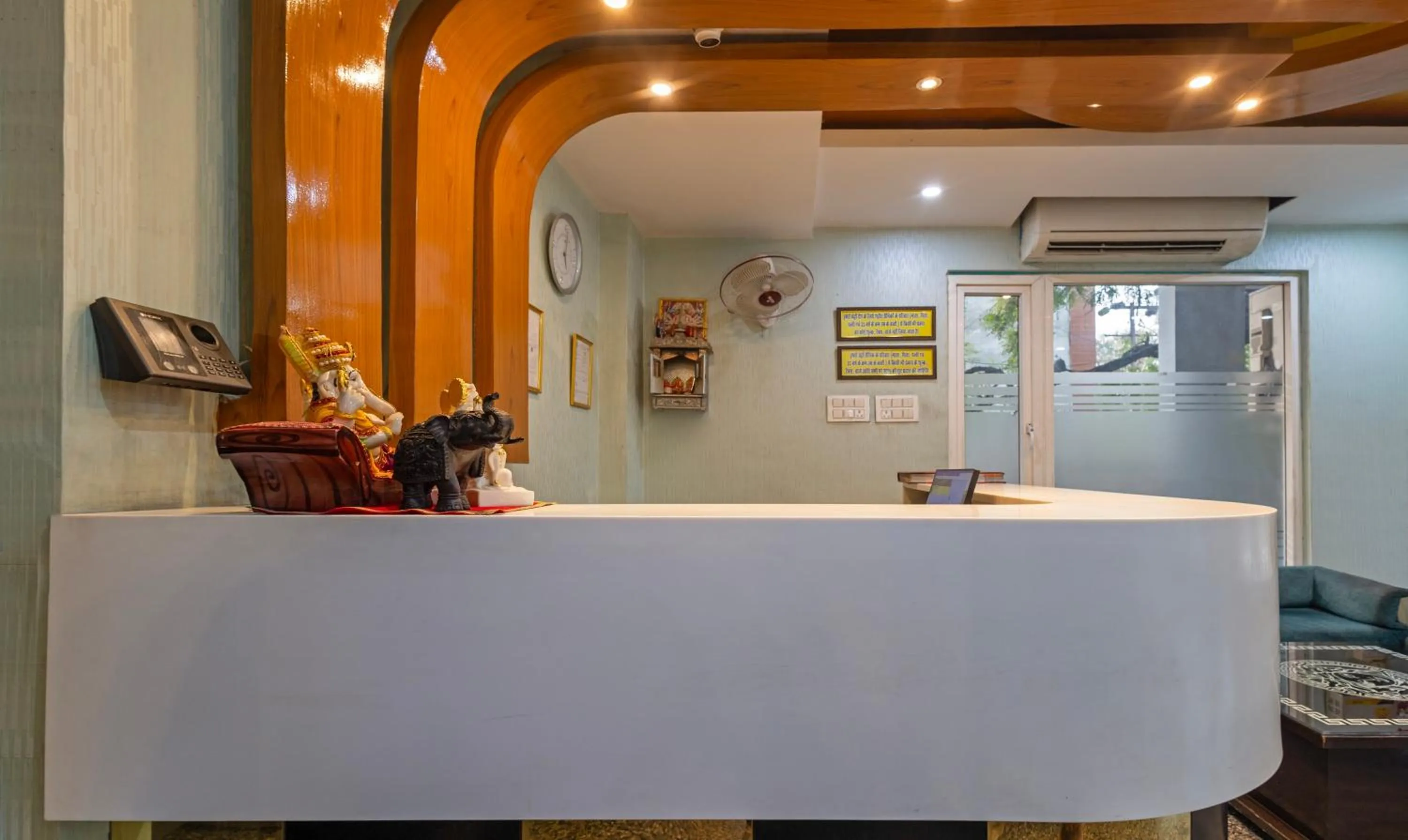 Lobby or reception in Treebo Shakuntalam, Near Lucknow Airport