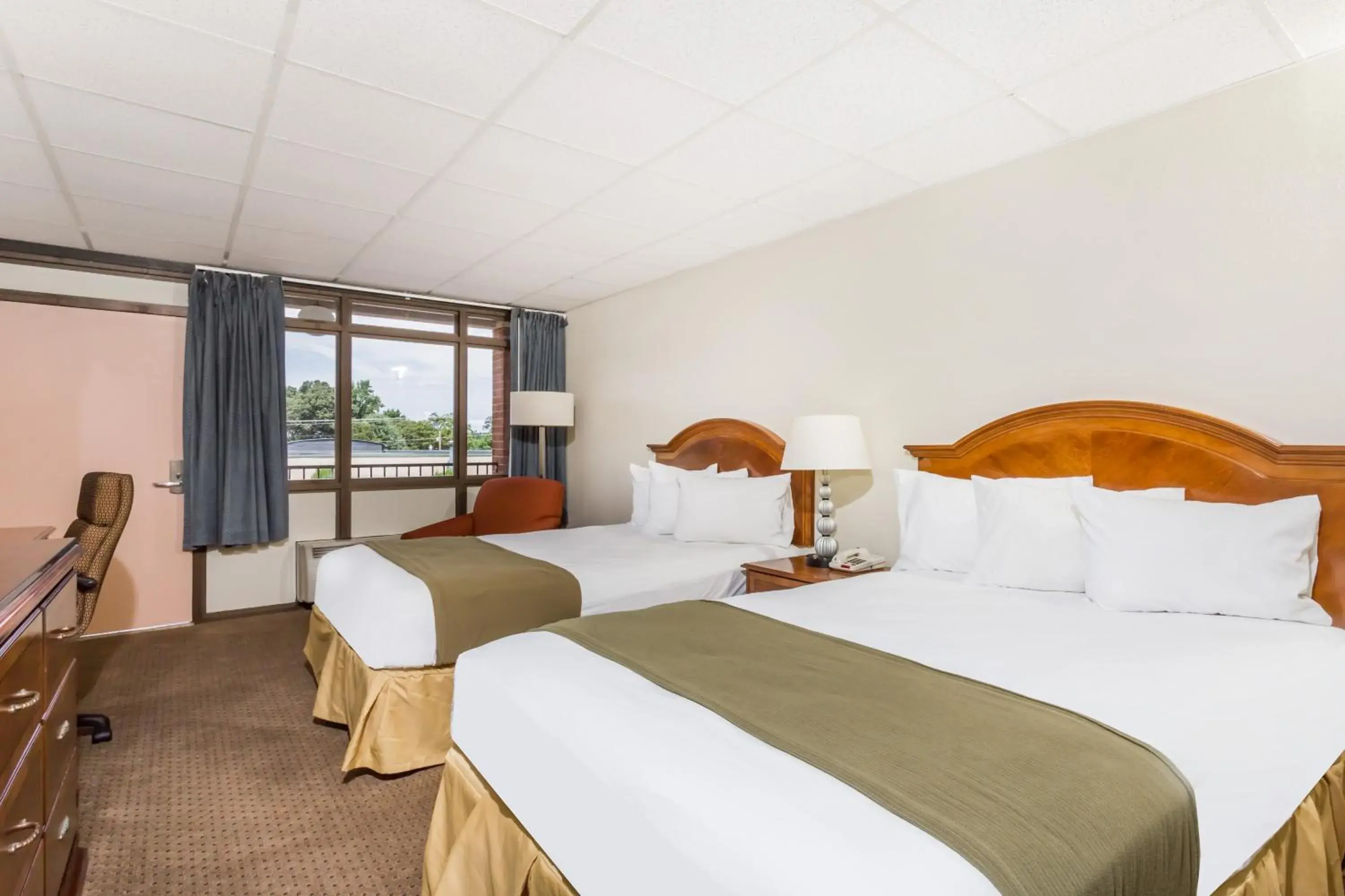 Double Room with Two Double Beds - Non-Smoking in Days Inn by Wyndham Bedford Double Room with Two Double Beds - Non-Smoking in Days Inn by Wyndham Bedford