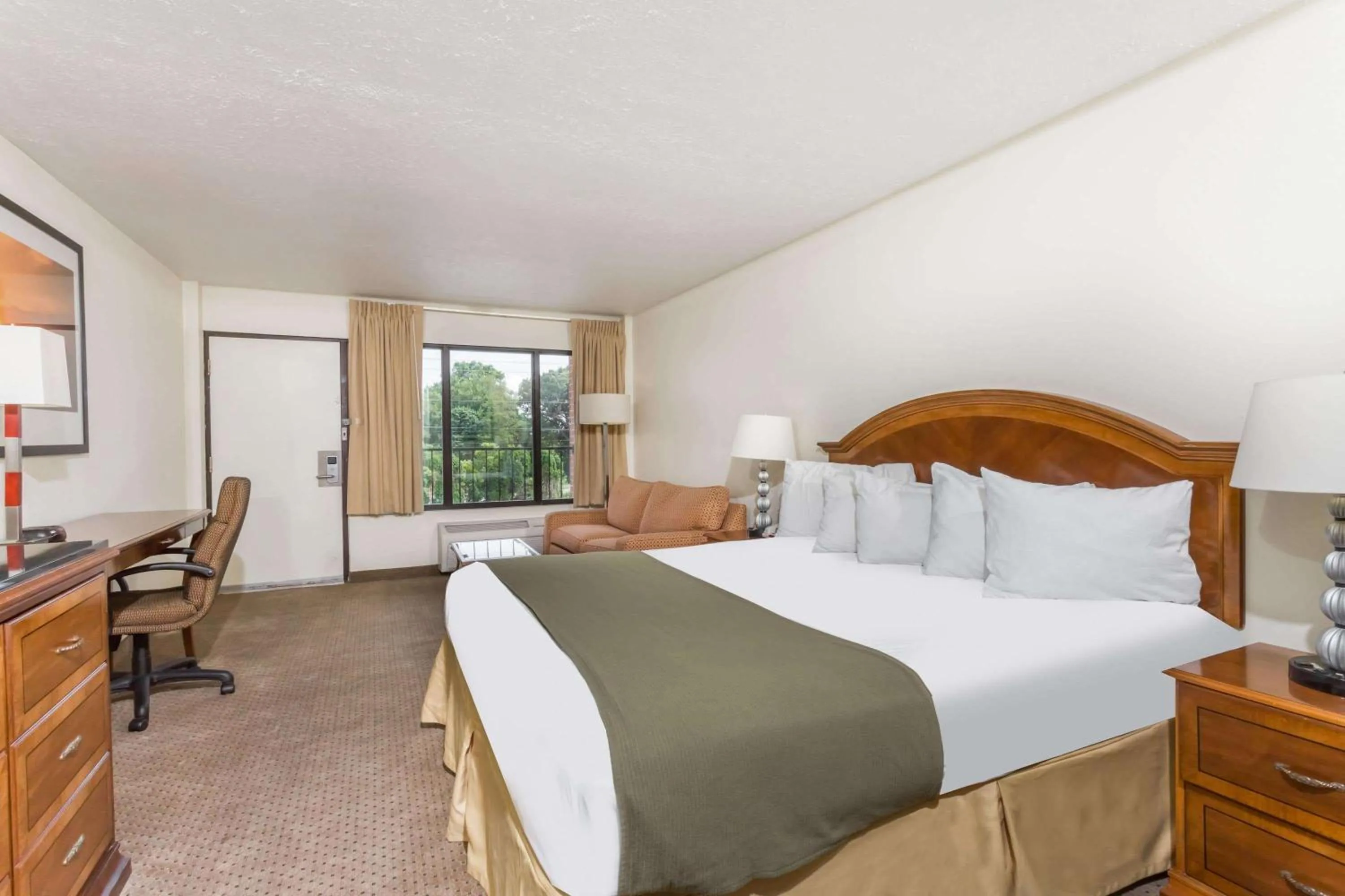 Photo of the whole room, Bed in Days Inn by Wyndham Bedford