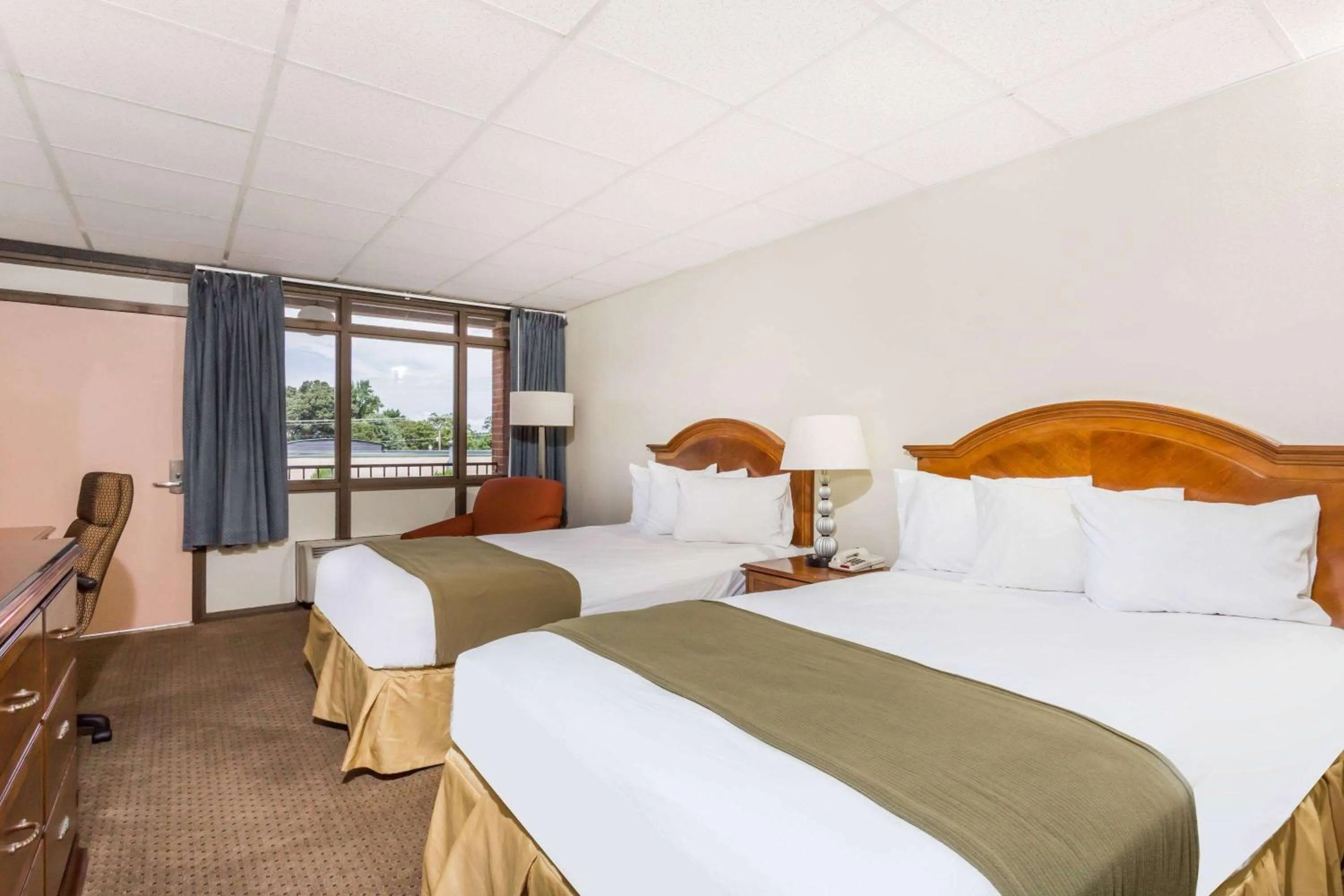 Photo of the whole room, Bed in Days Inn by Wyndham Bedford