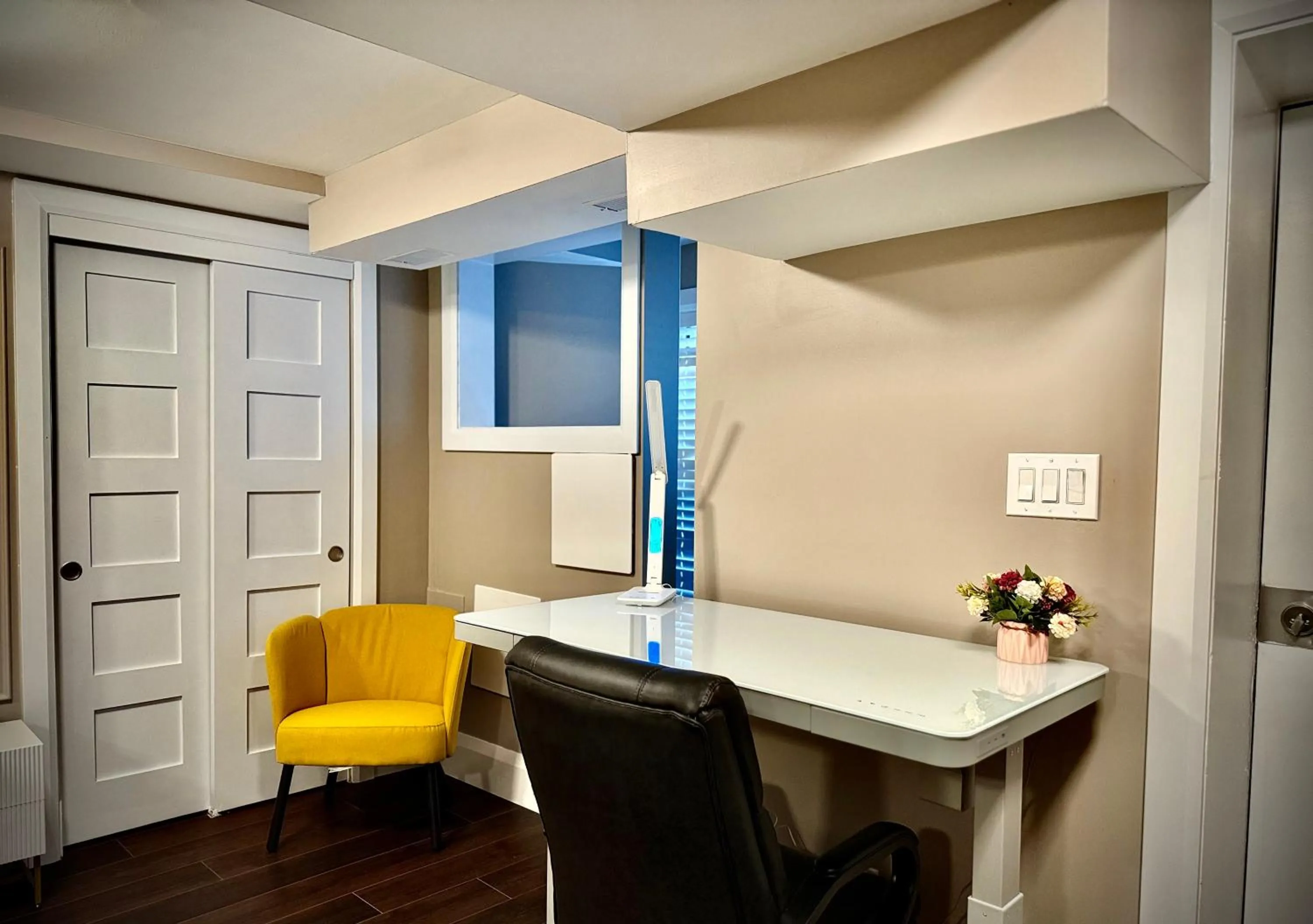 Living room in Royal Oak Inn