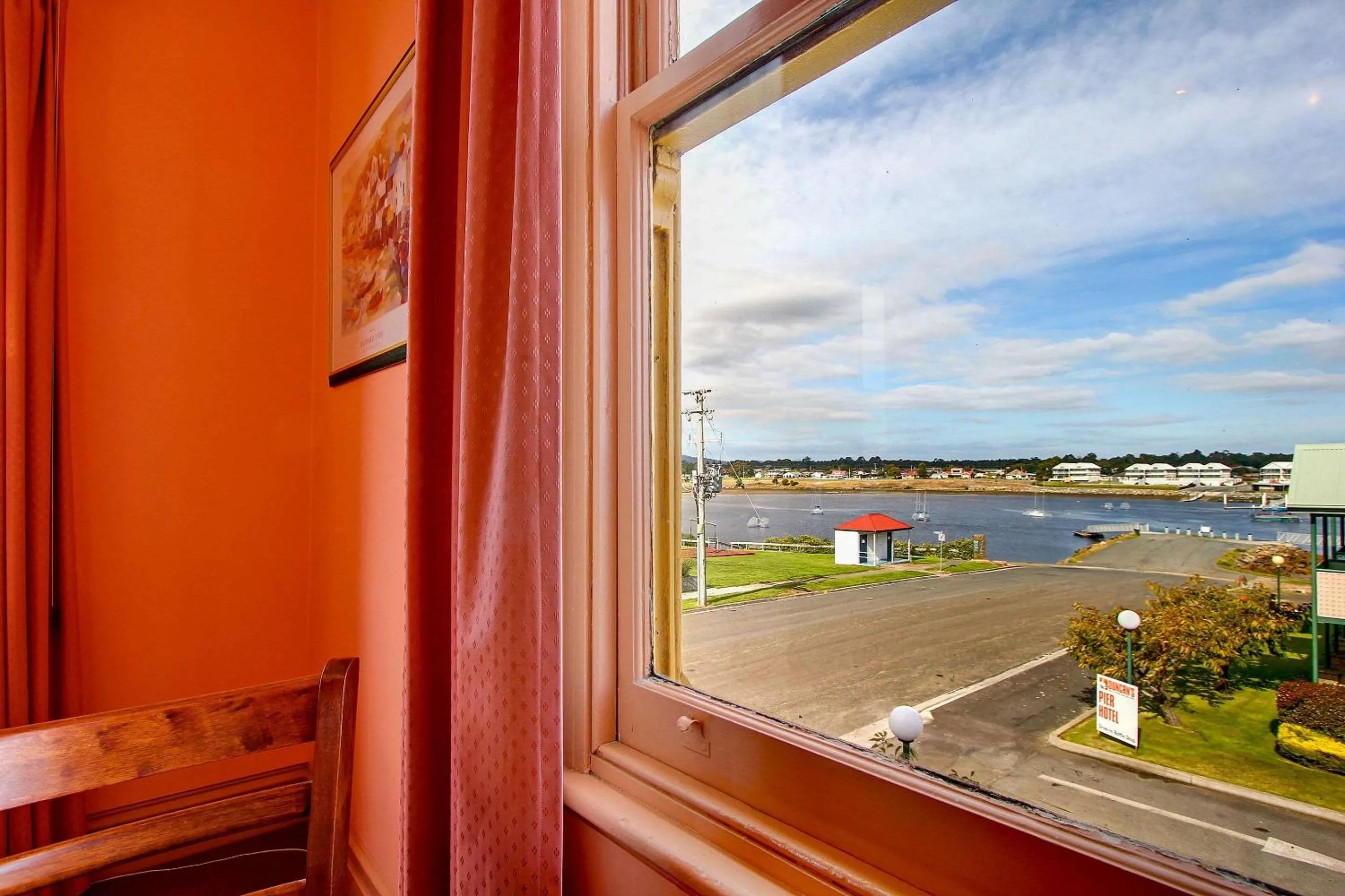 Photo of the whole room in Comfort Inn The Pier