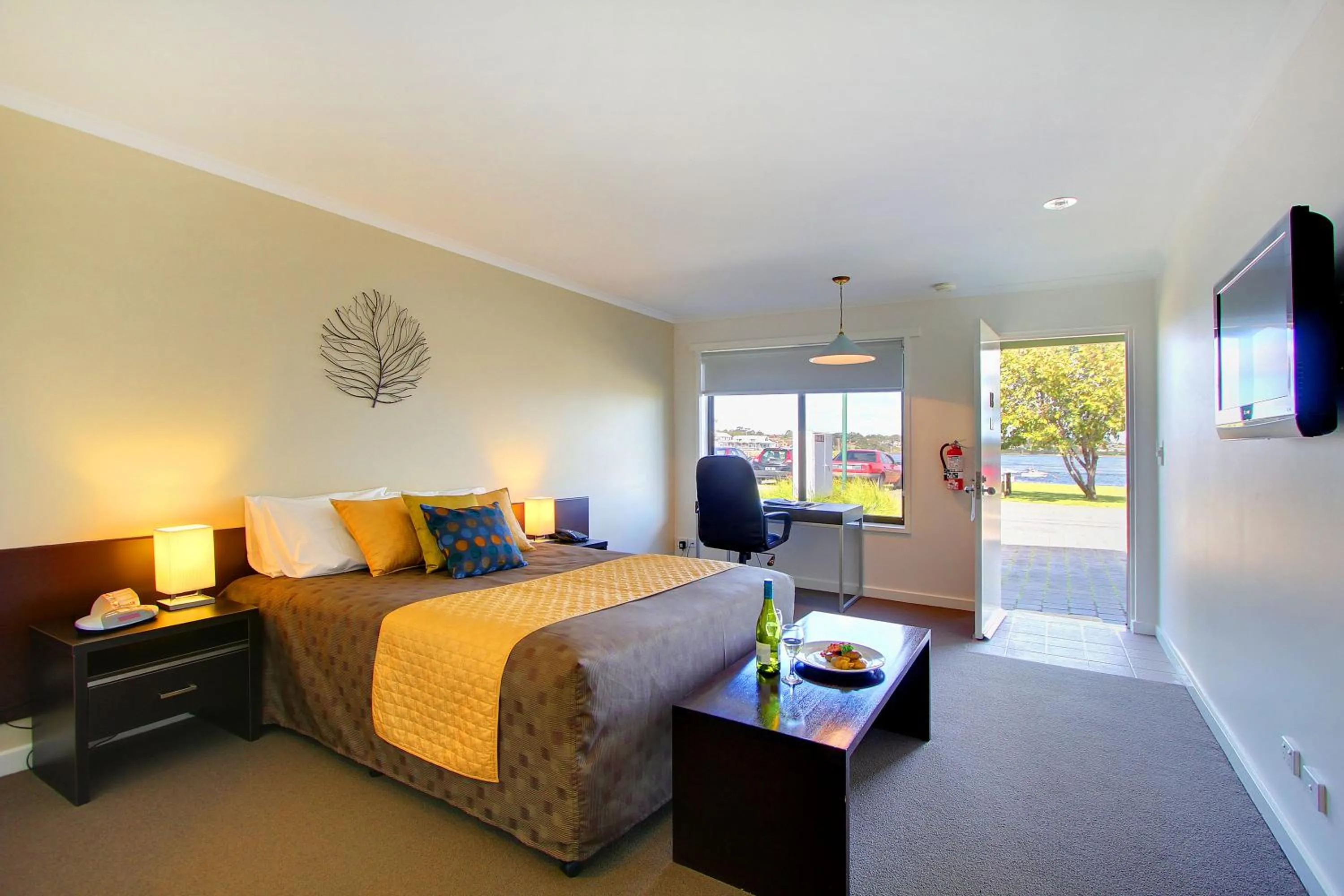 Bed in Comfort Inn The Pier