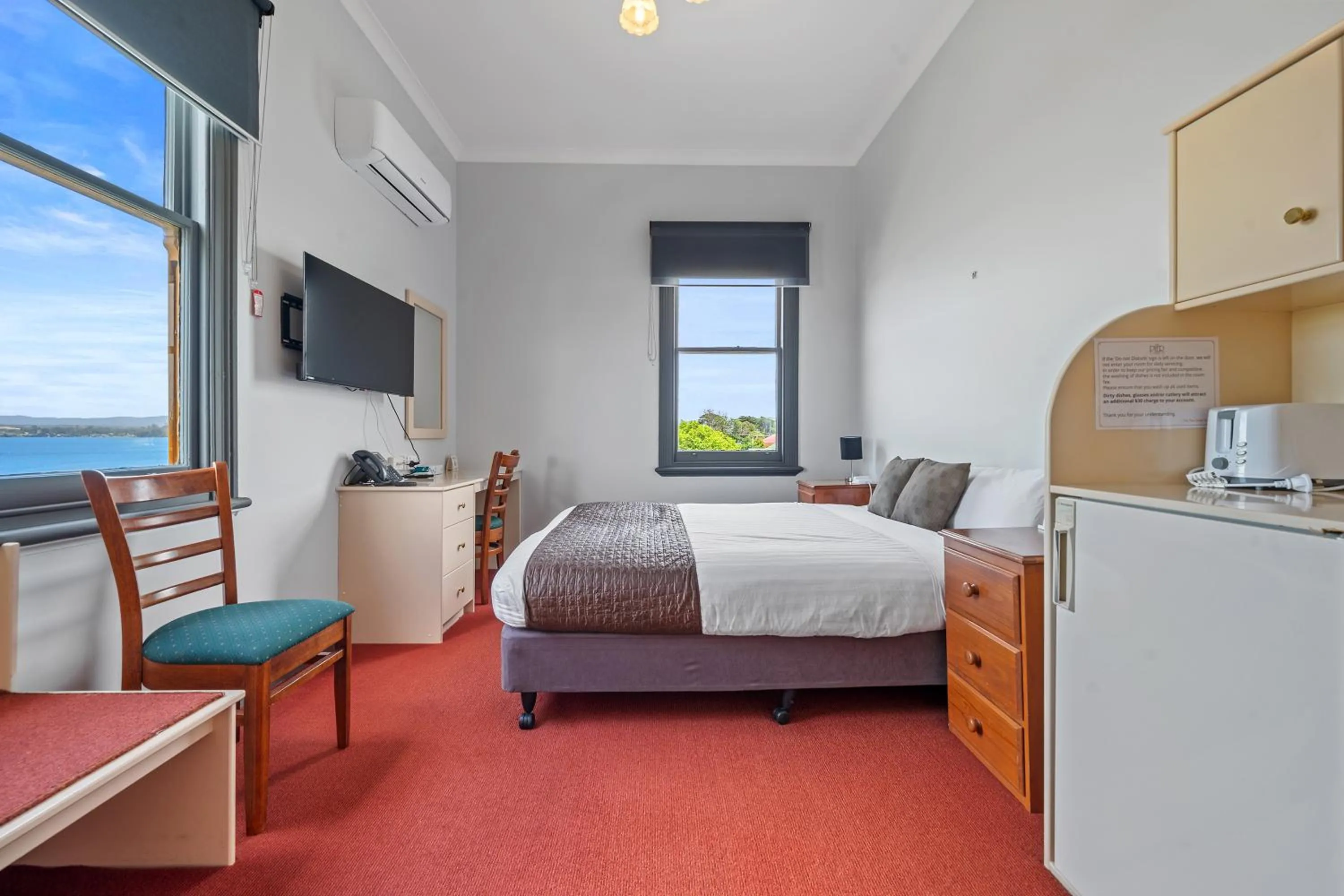 Bed in Comfort Inn The Pier