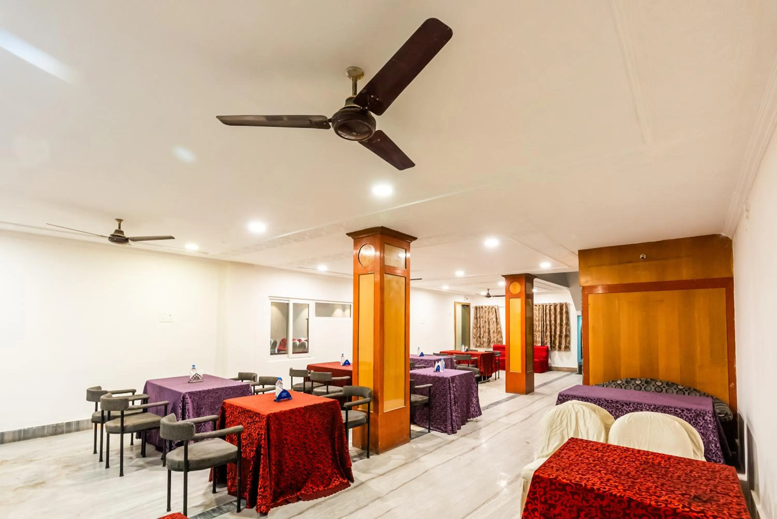 Restaurant/places to eat in Treebo Edge Raipur Railway Station