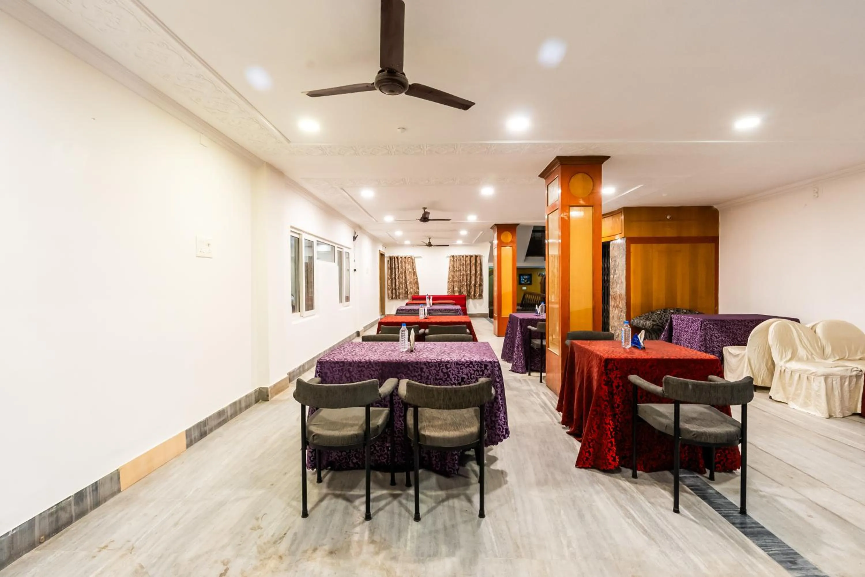 Restaurant/places to eat in Treebo Edge Raipur Railway Station