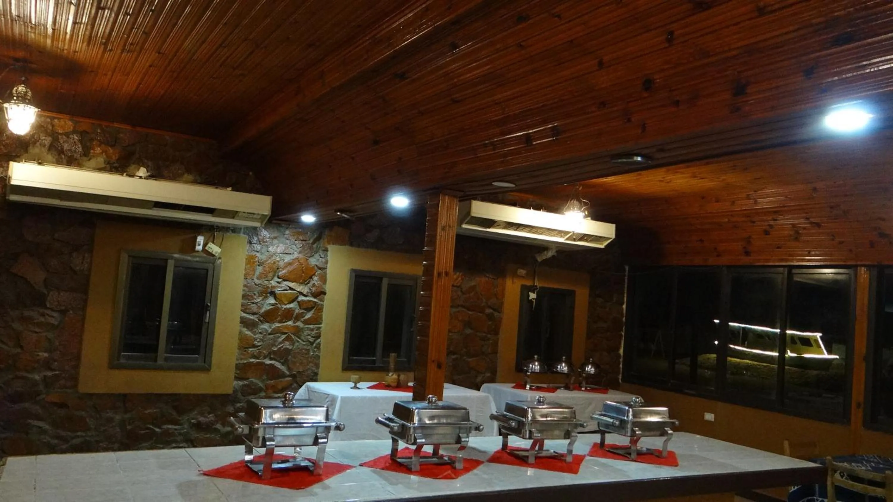 Restaurant/places to eat in OASIS Resort