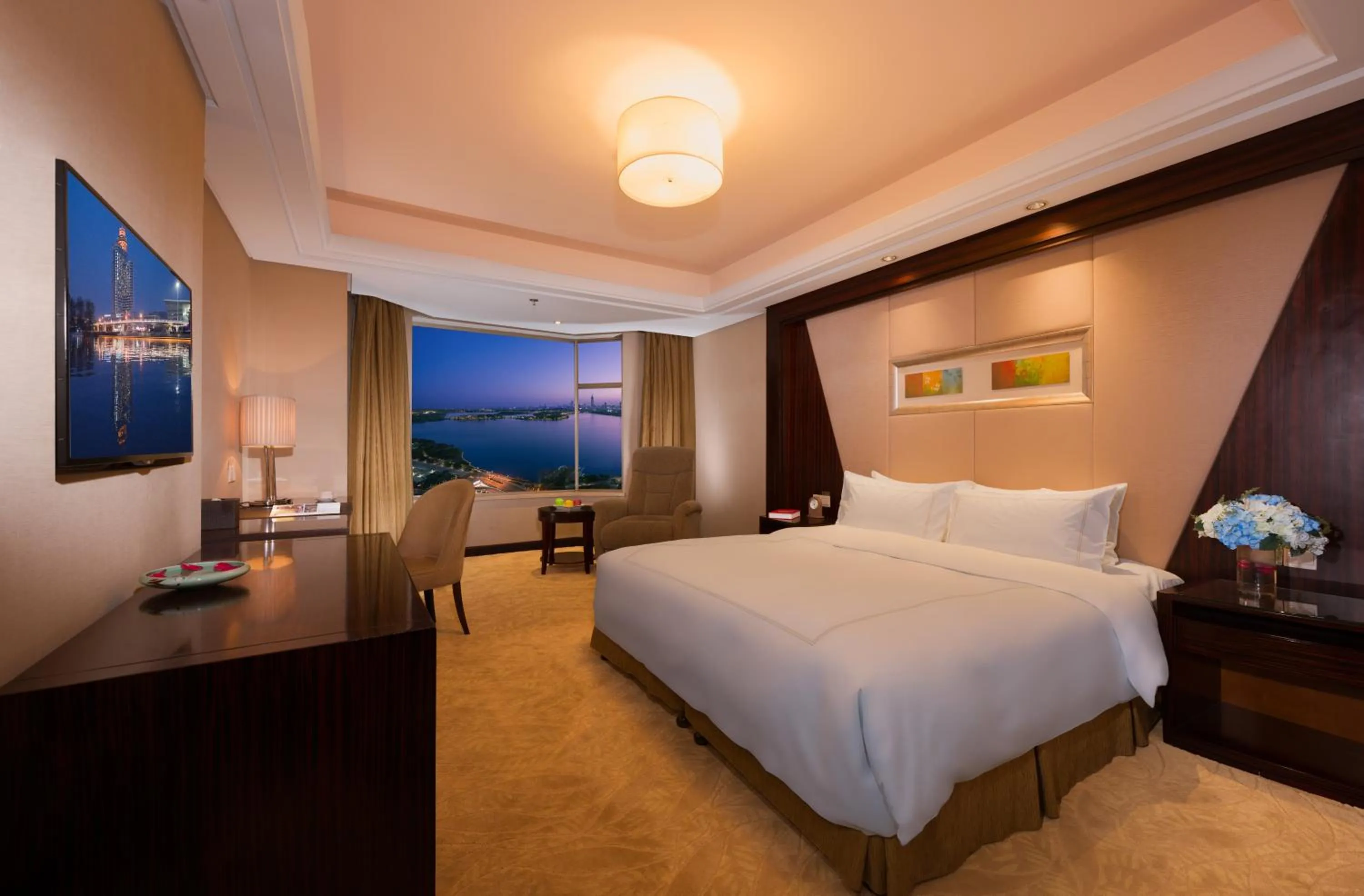Photo of the whole room, Bed in Shu Guang International Hotel