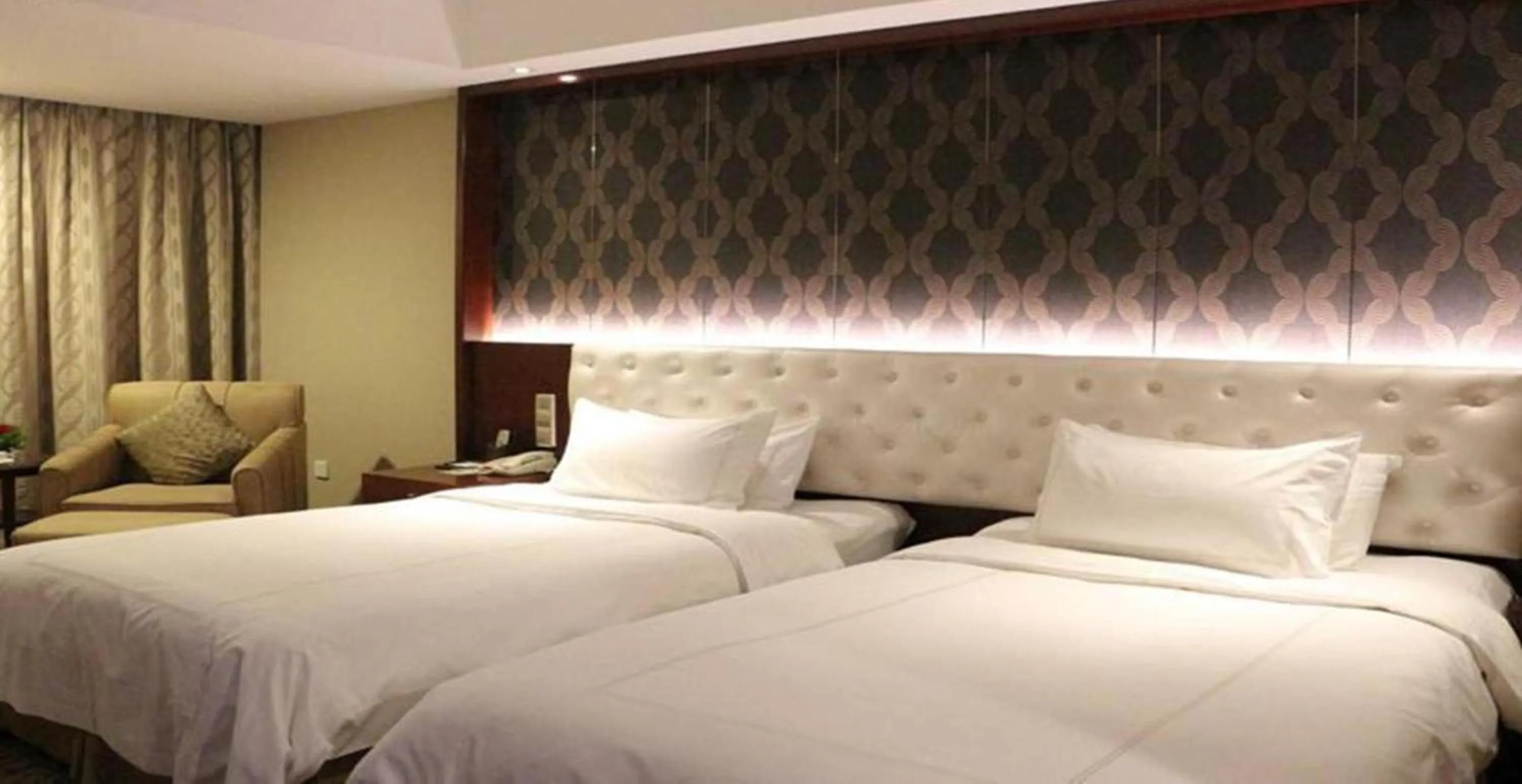 Bedroom, Bed in Shu Guang International Hotel