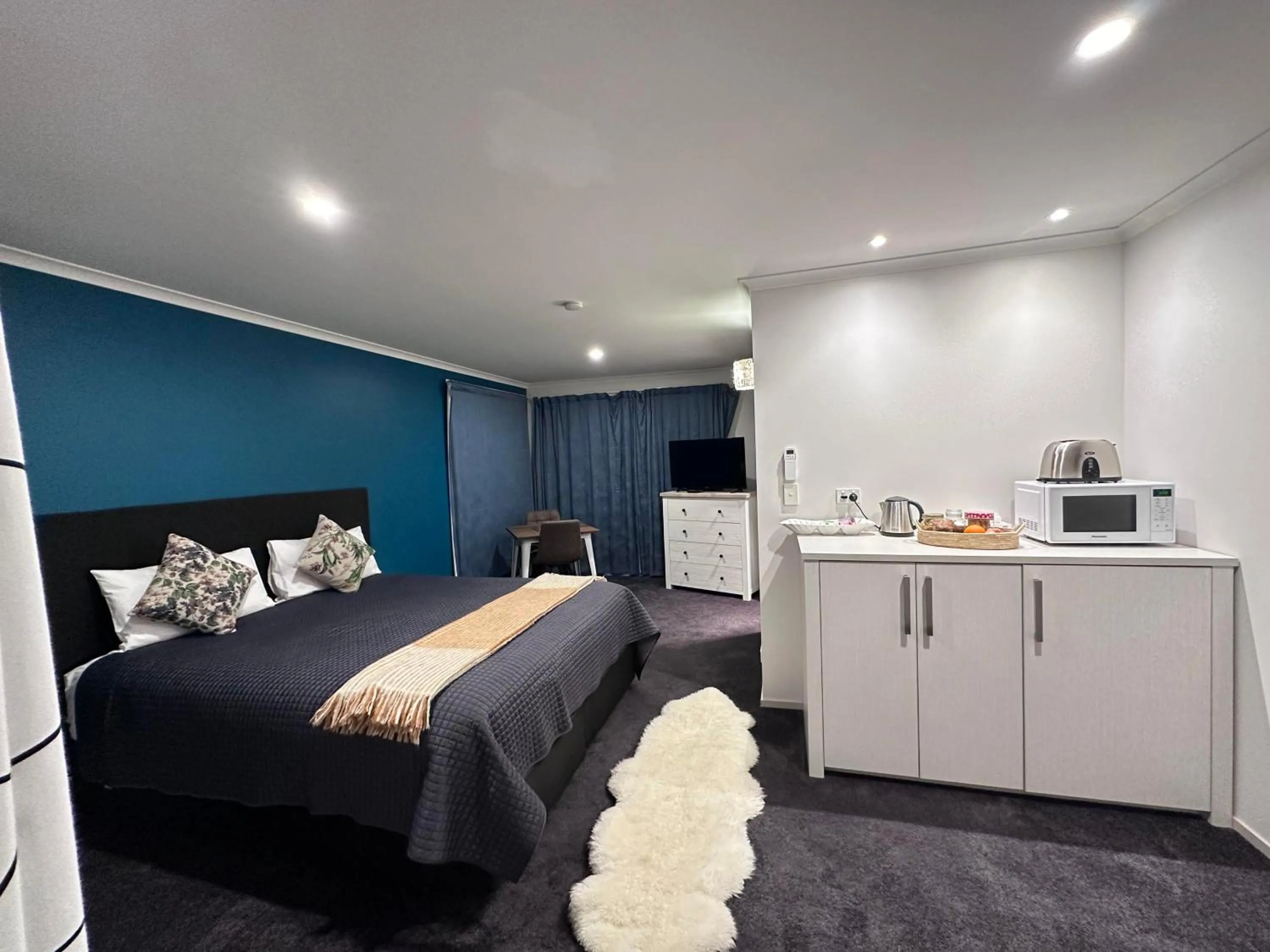 Bed in Tongariro Suites