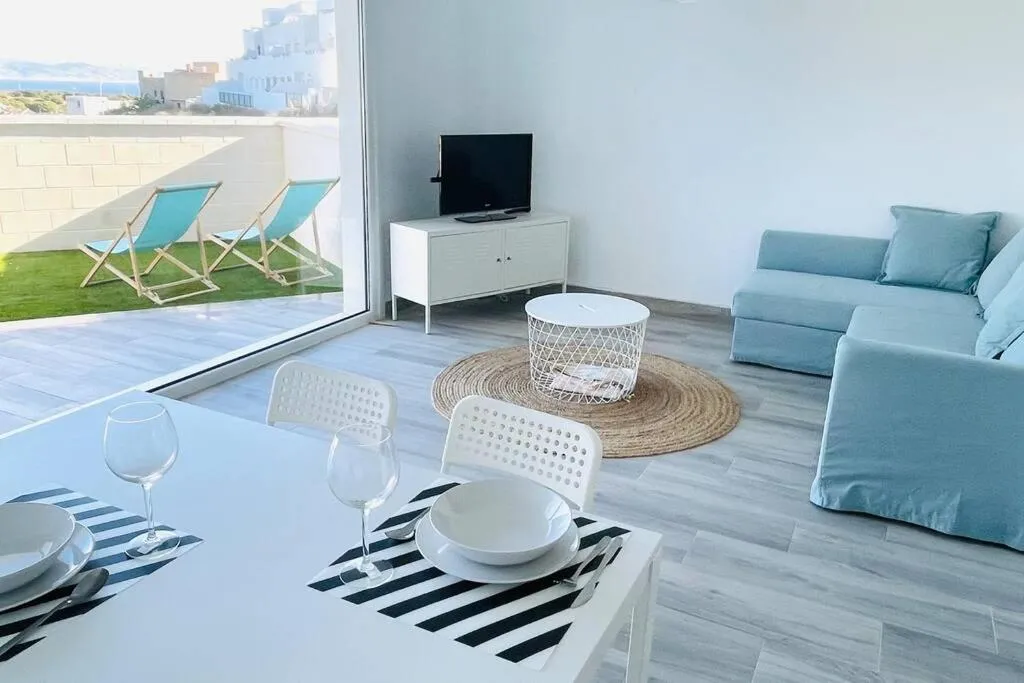 Precioso apartamento con vistas parciales, garaje y piscina