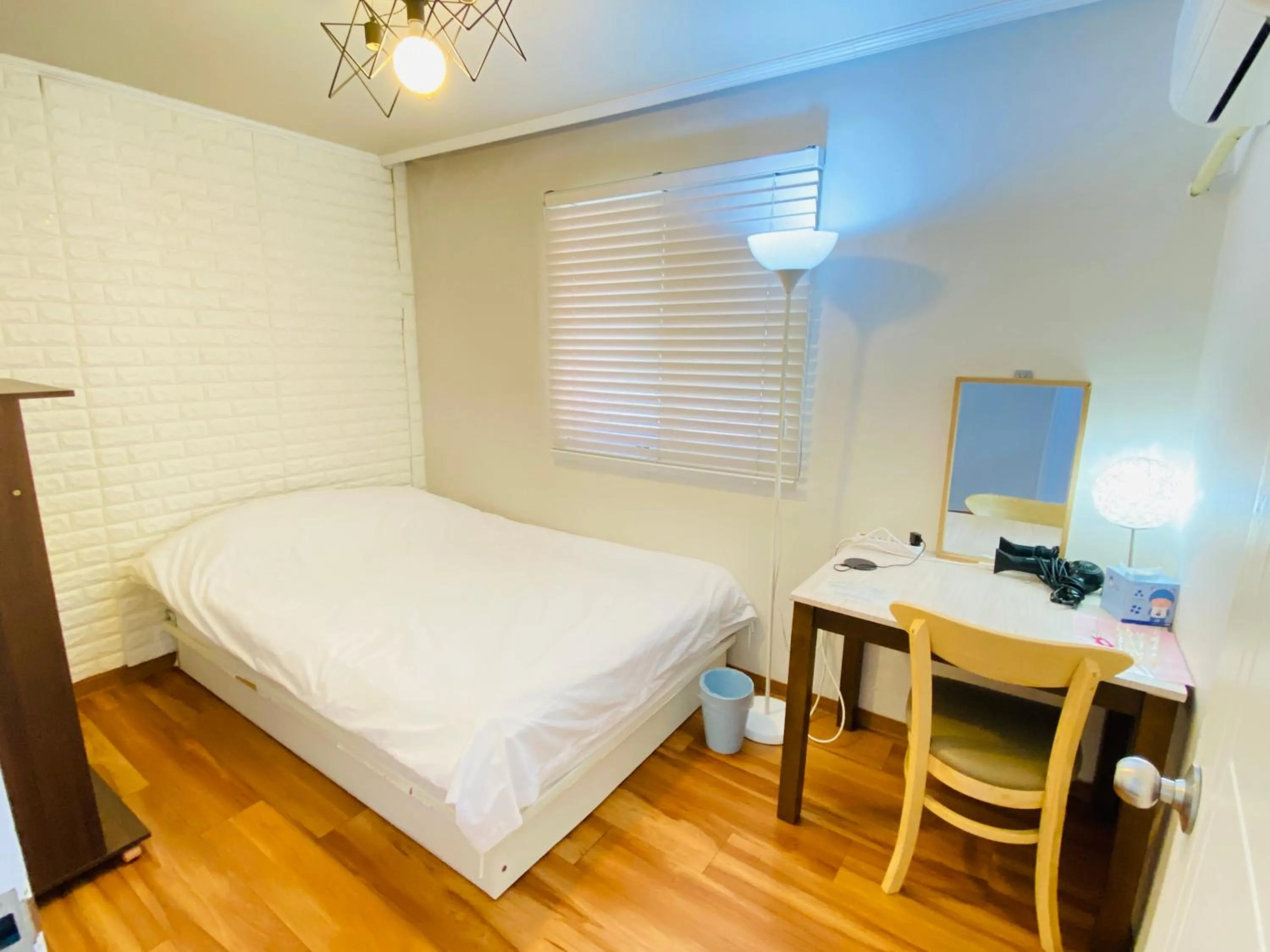 Photo of the whole room, Bed in Aroha Guesthouse Seoul Station
