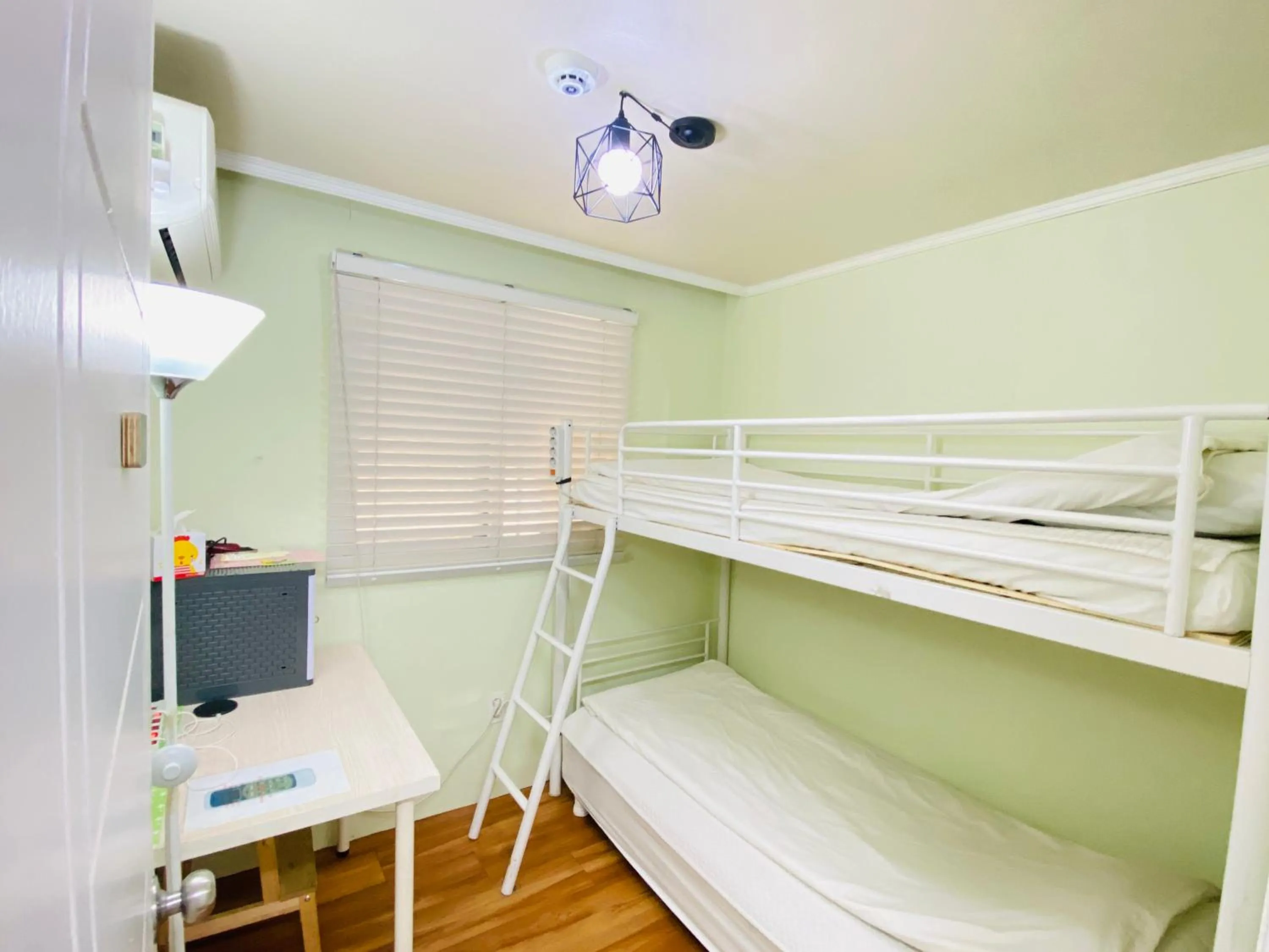 Photo of the whole room, Bed in Aroha Guesthouse Seoul Station