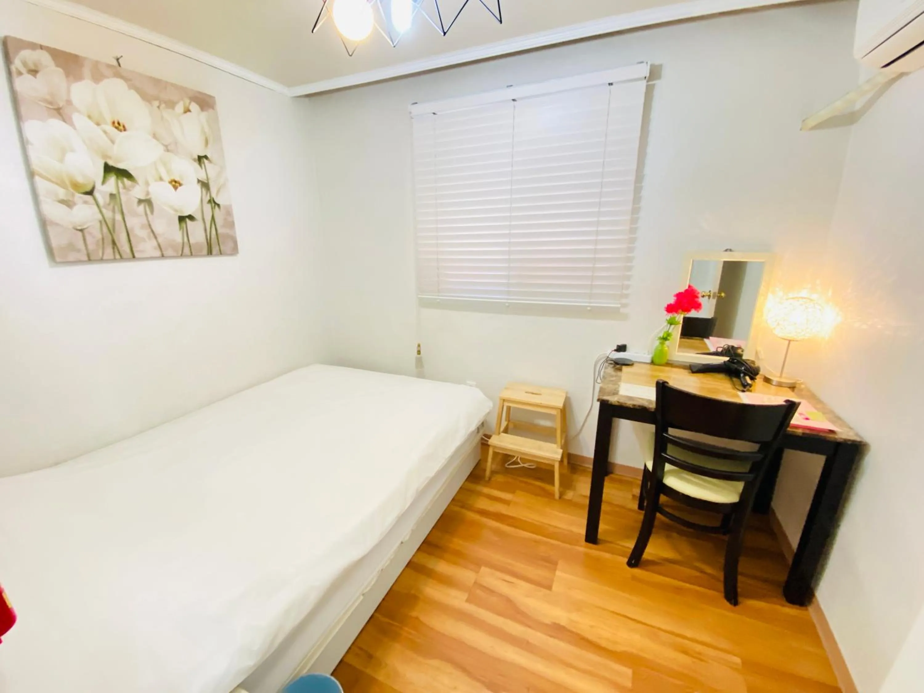 Photo of the whole room, Bed in Aroha Guesthouse Seoul Station